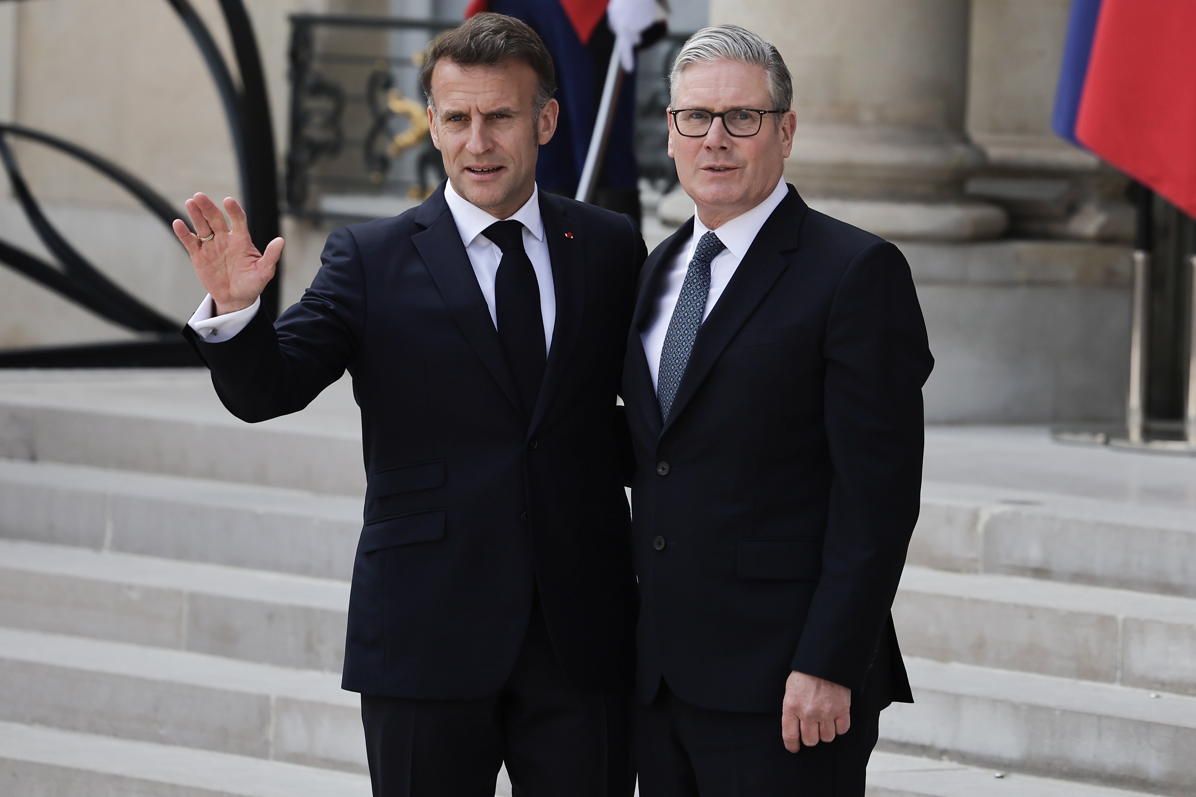 French President Emmanuel Macron welcomes British Prime Minister Keir Starmer.