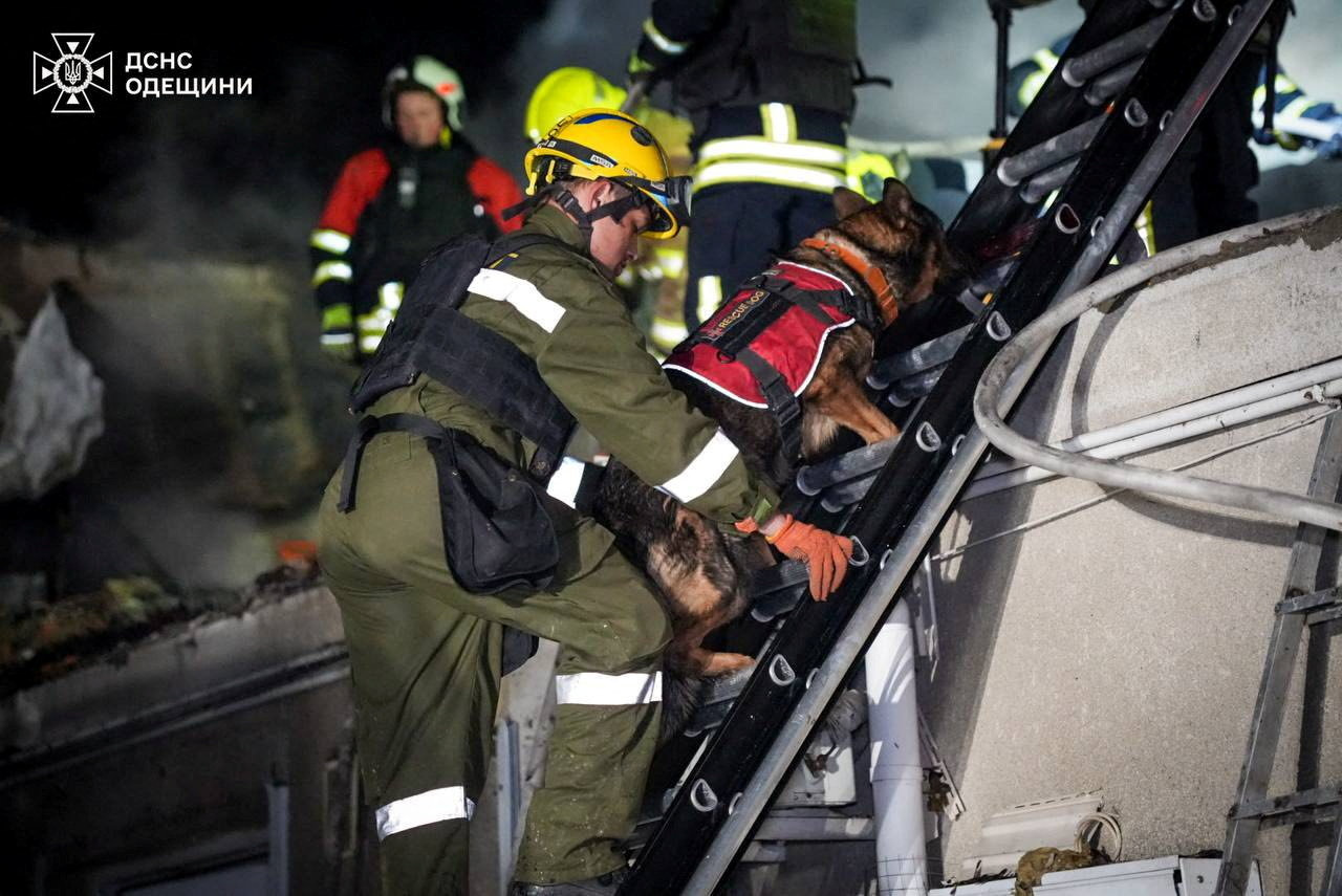 Rescuers with a dog work at a site of the apartment building hit by a Russian drone strike, amid Russia's attack on Ukraine, in Odesa, Ukraine in this handout picture released April 24, 2026. Press service of the State Emergency Service of Ukraine in Odesa region/Handout via REUTERS ATTENTION EDITORS - THIS IMAGE HAS BEEN SUPPLIED BY A THIRD PARTY. WATERMARK FROM SOURCE. MANDATORY CREDIT. BEST QUALITY AVAILABLE.
