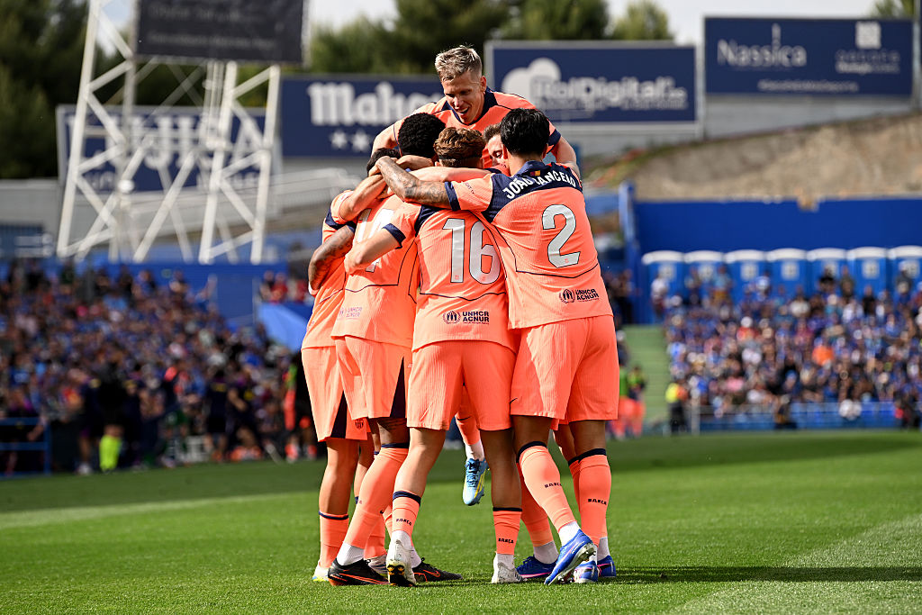 Marcus Rashford of FC Barcelona celebrates scoring his team's second goal with teammates during the LaLiga EA Sports match between Getafe CF and FC Barcelona