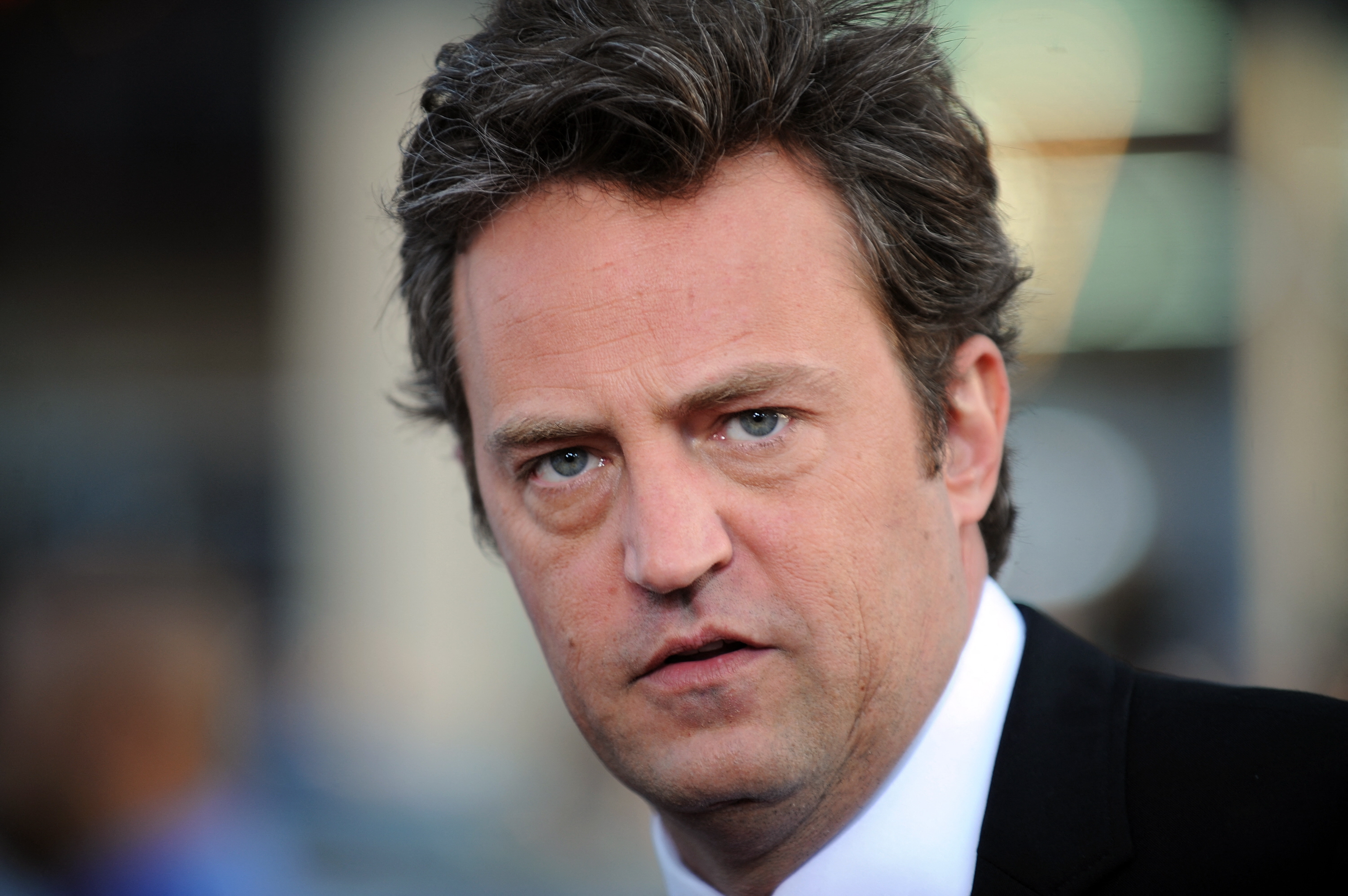 Actor Matthew Perry arrives at the Los Angeles premiere of 17 Again at the Grauman's Chinese Theater in Hollywood, California, April 14, 2009.