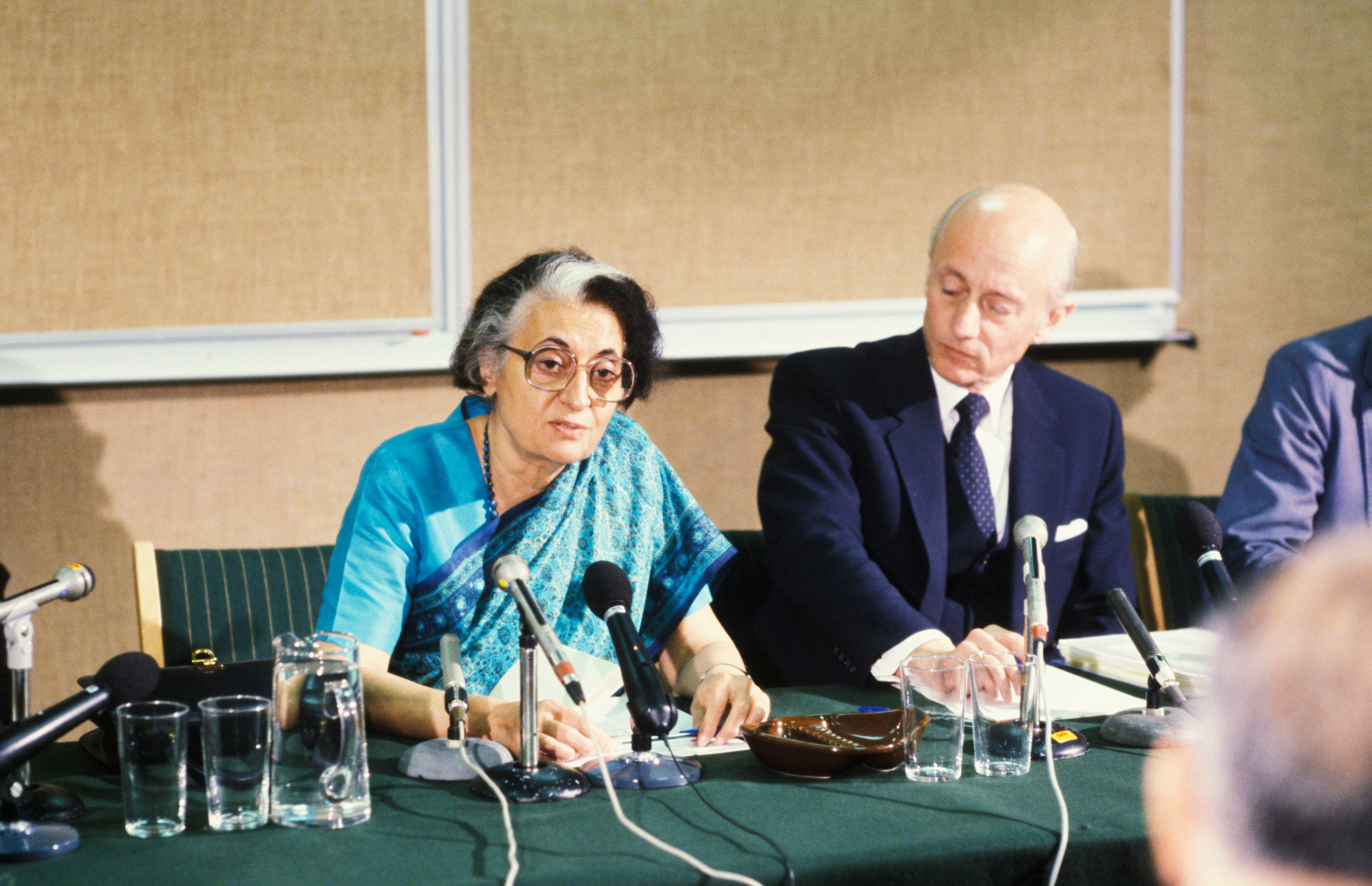 2K8W1EN Oslo June 15, 1983. Prime Minister Indira Gandhi visits Norway. Here from a press conference that she held with Prime Minister Kare Willoch. [ Inge Gjellesvik / NTB via Alamy]