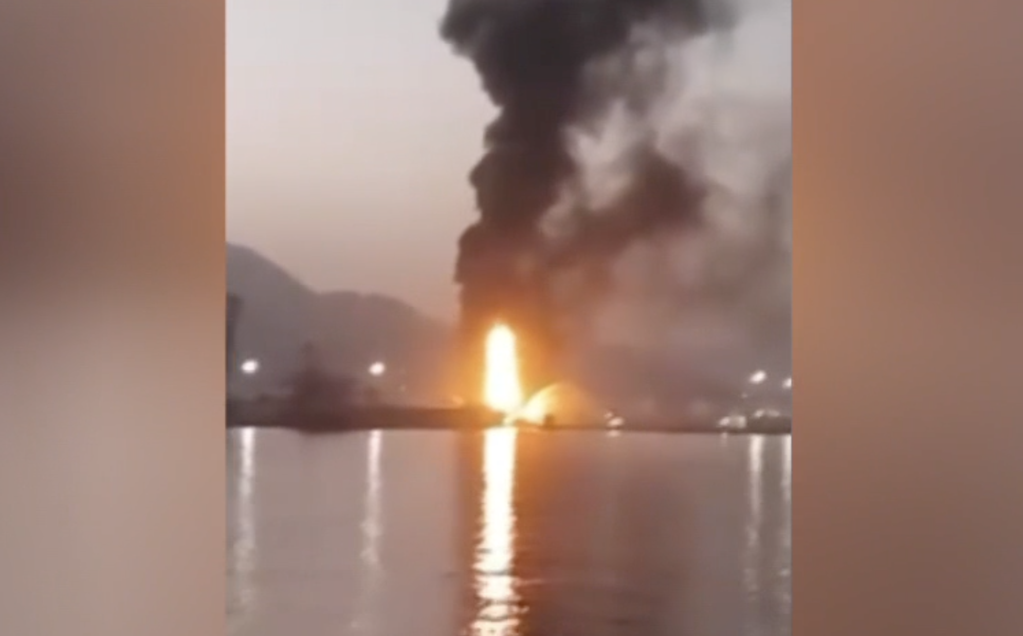 Smoke rising from an oil refinery in the eastern emirate of Fujairah [Screengrab/Al Jazeera]