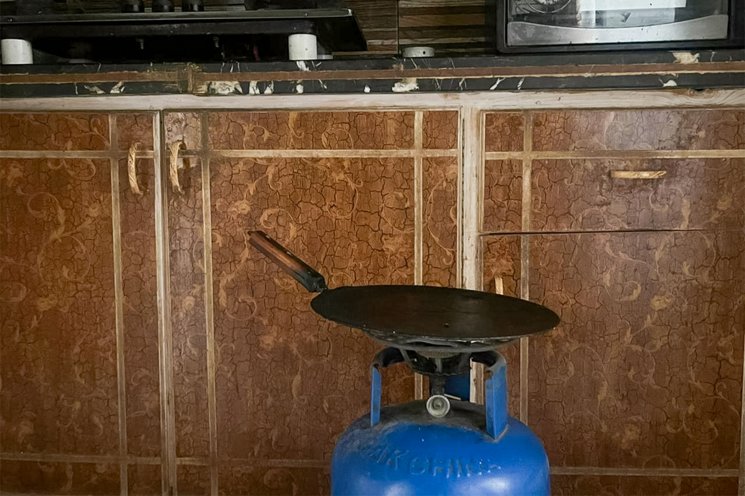 'Whole morning revolves around gas': Pakistan's fuel crisis enters kitchens
