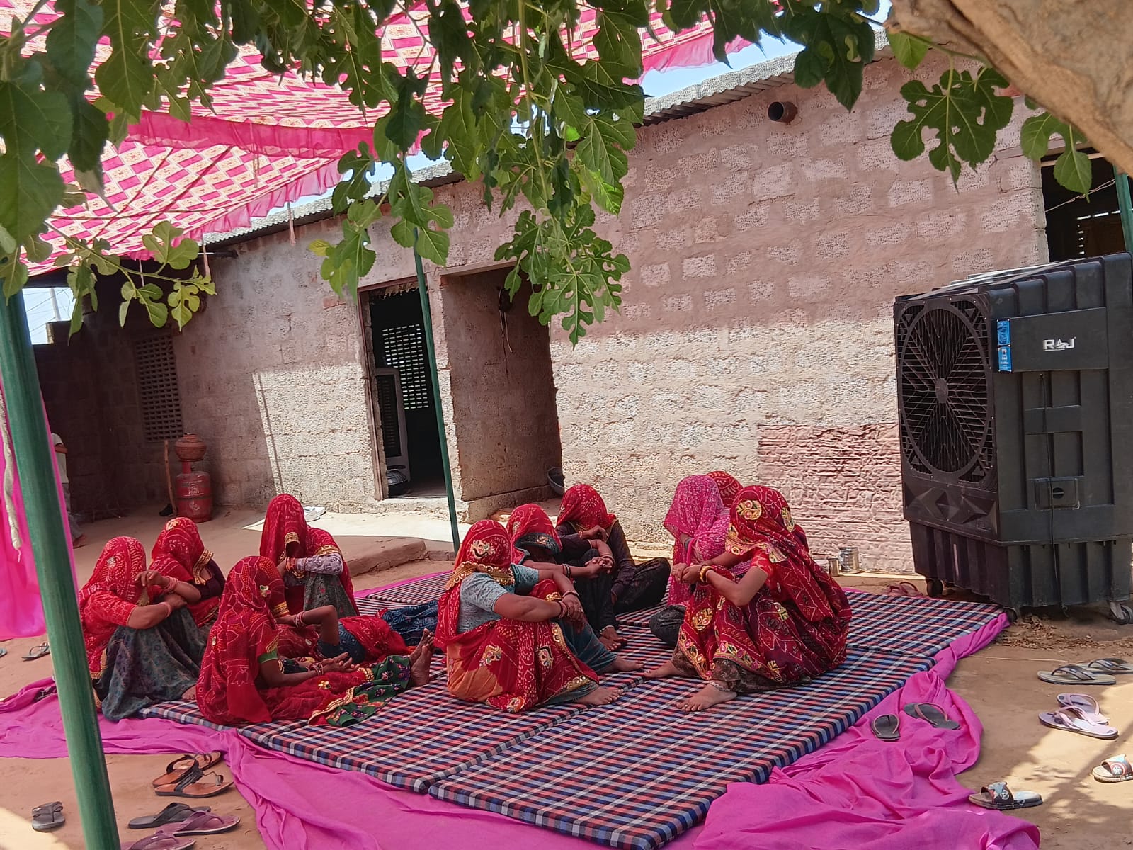 Women mourning outside Pradeep's family in Jhunjhunu, Rajasthan, in western India [Photo by special arrangement]