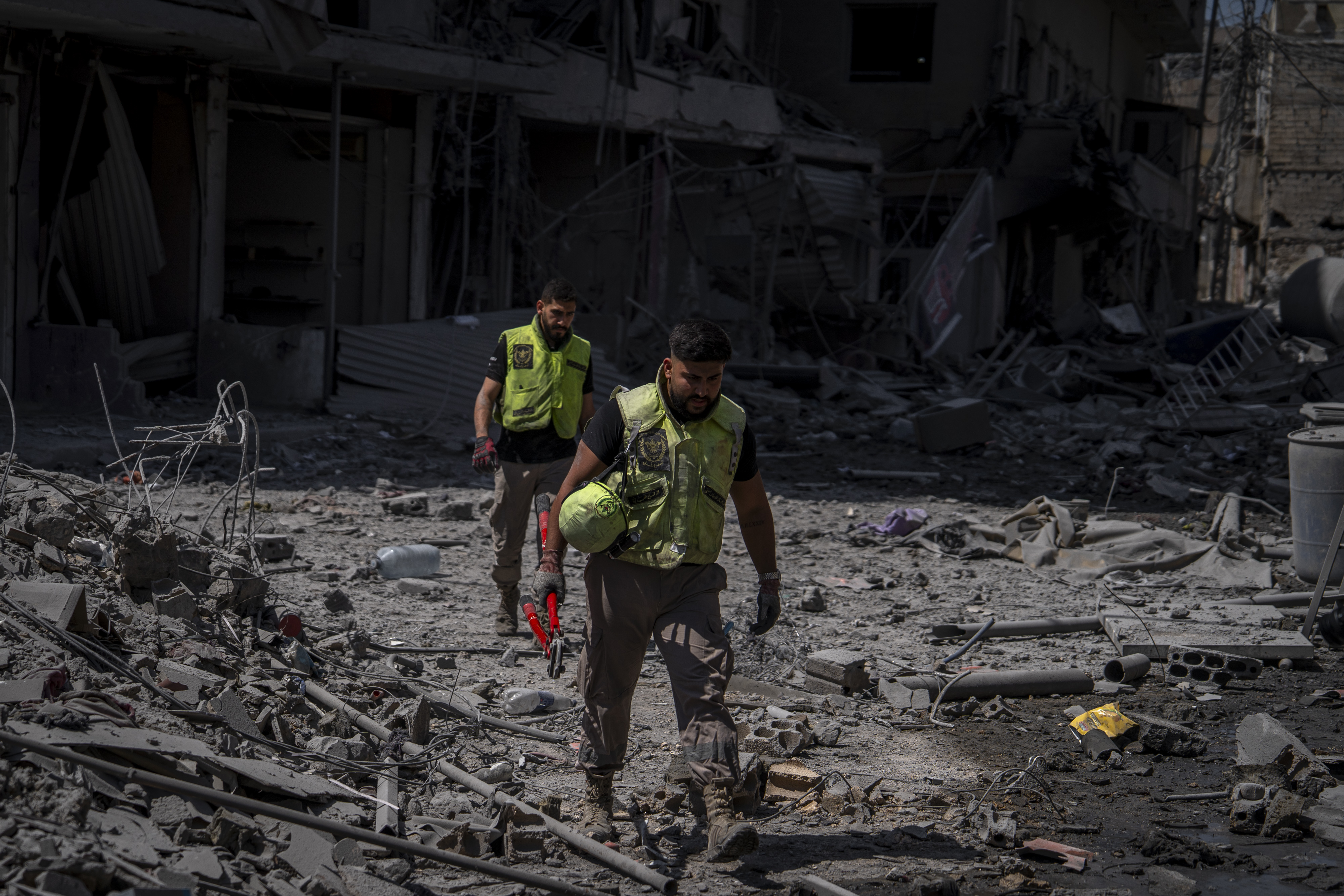 TYRE, LEBANON - MAY 29: Civil defense workers clearing the debris after an aftermath of an Israeli airstrike is seen on May 29, 2026 in Tyre, Lebanon. Israel has intensified airstrikes on the southern Lebanese coastal city of Tyre, in the Jabal Amel region of Southern Lebanon, following an order from Prime Minister Benjamin Netanyahu to intensify the blows and crush Hezbollah. The escalation comes as a surge in Hezbollah explosive drone attacks has heavily restricted Israeli military activity and caused casualties among its troops. (Photo by Adri Salido/Getty Images)
