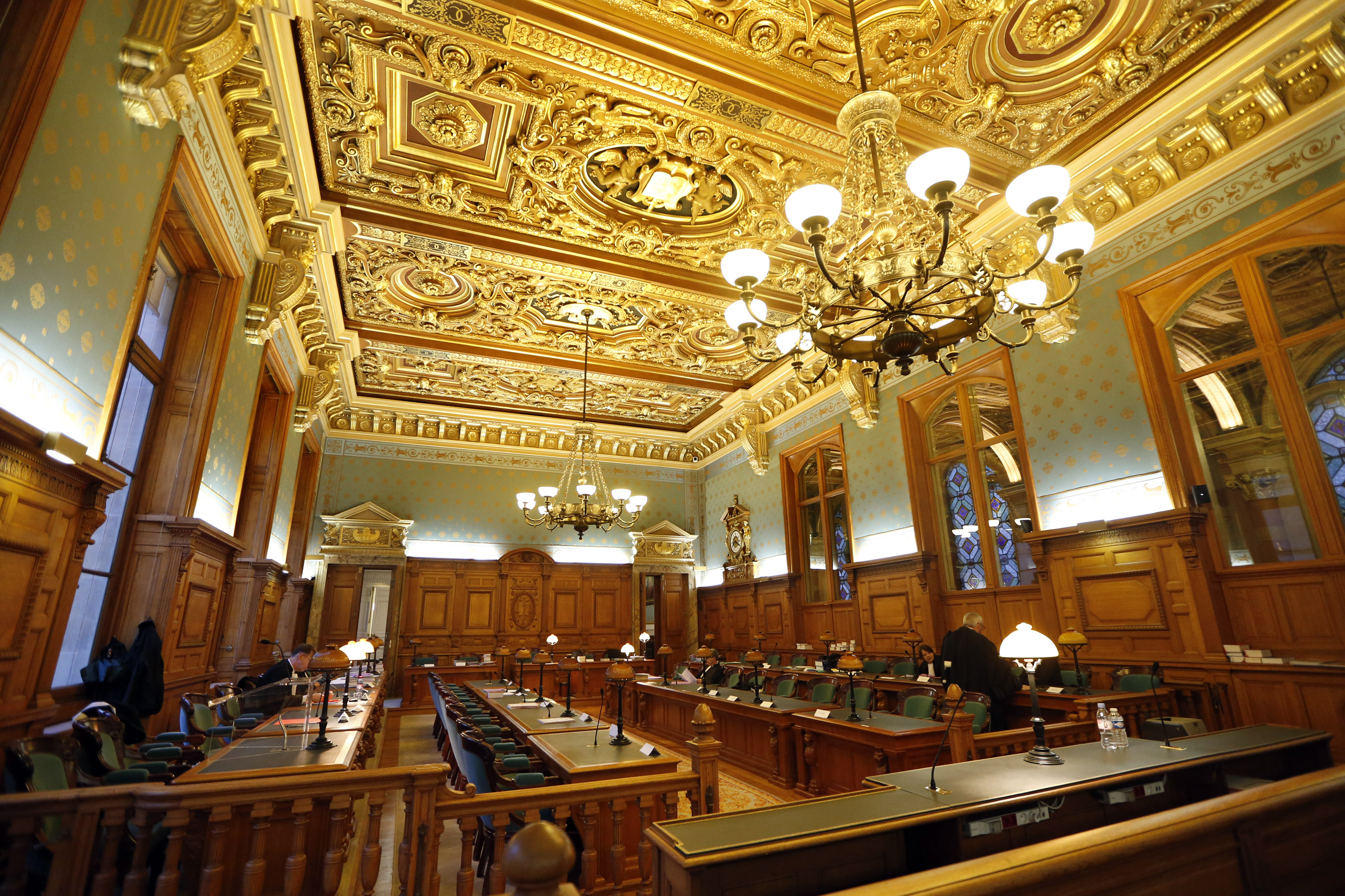 A general view shows the criminal room of France's highest court (Cour de Cassation) in Paris February 13, 2014 as the court examines appeal by former Societe Generale trader Jerome Kerviel against his 3 years jail sentence and 4.9 billion euros fine. REUTERS/Charles Platiau (FRANCE - Tags: CRIME LAW BUSINESS)
