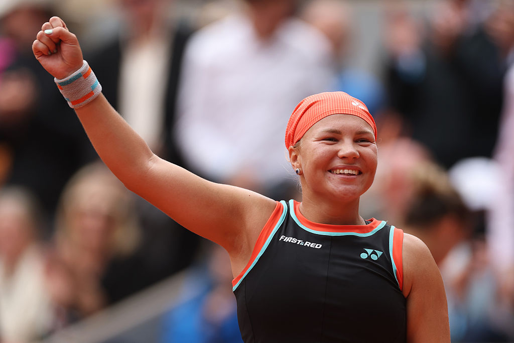 Diana Shnaider shows appreciation to the fans after victory over Aryna Sabalenka