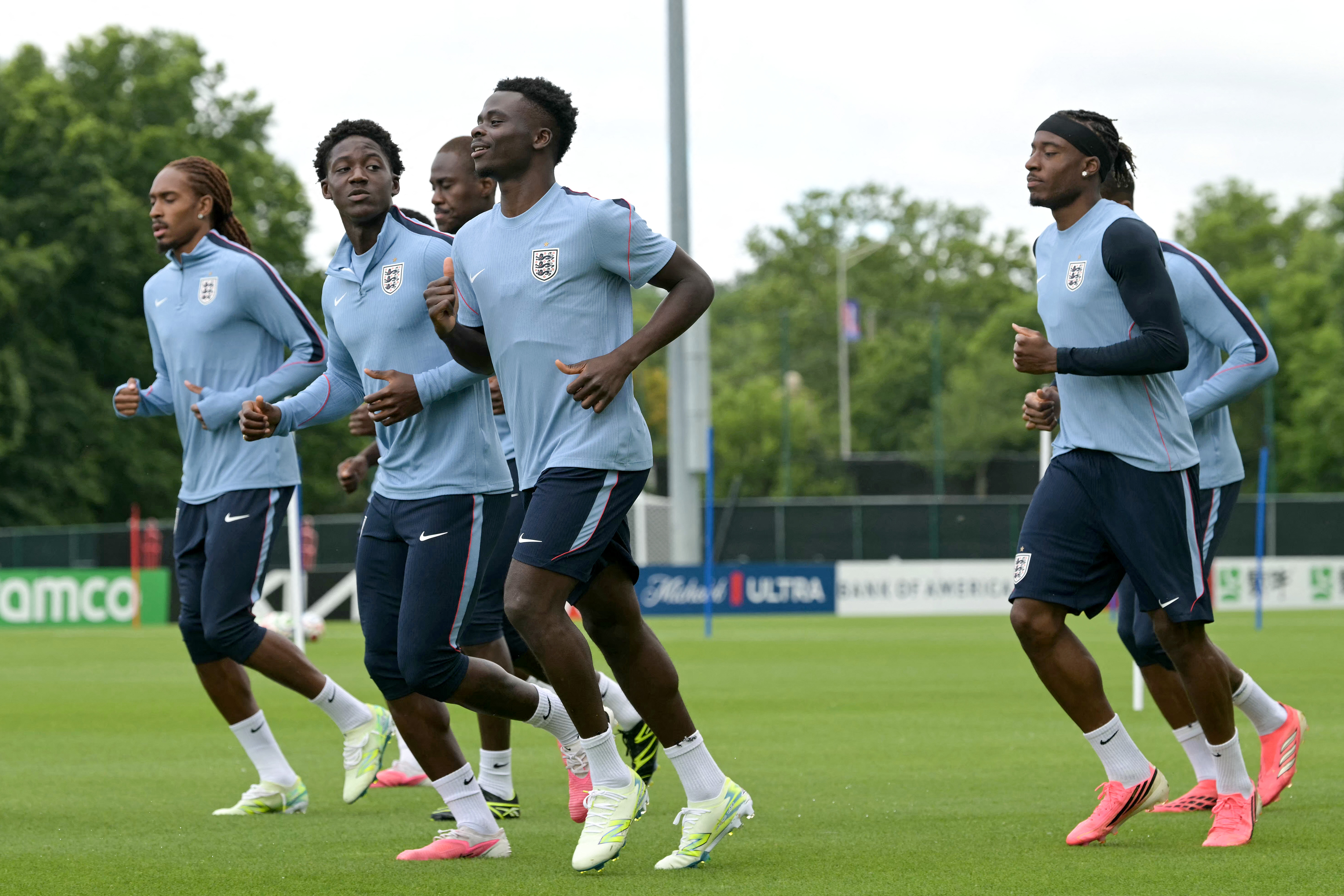 England's forward #07 Bukayo Saka (C) and teammates take part in a MD-1 training session ahead of the 2026 World Cup football tournament match between England and Ghana at Swope Soccer Village in Kansas City on June 22, 2026.