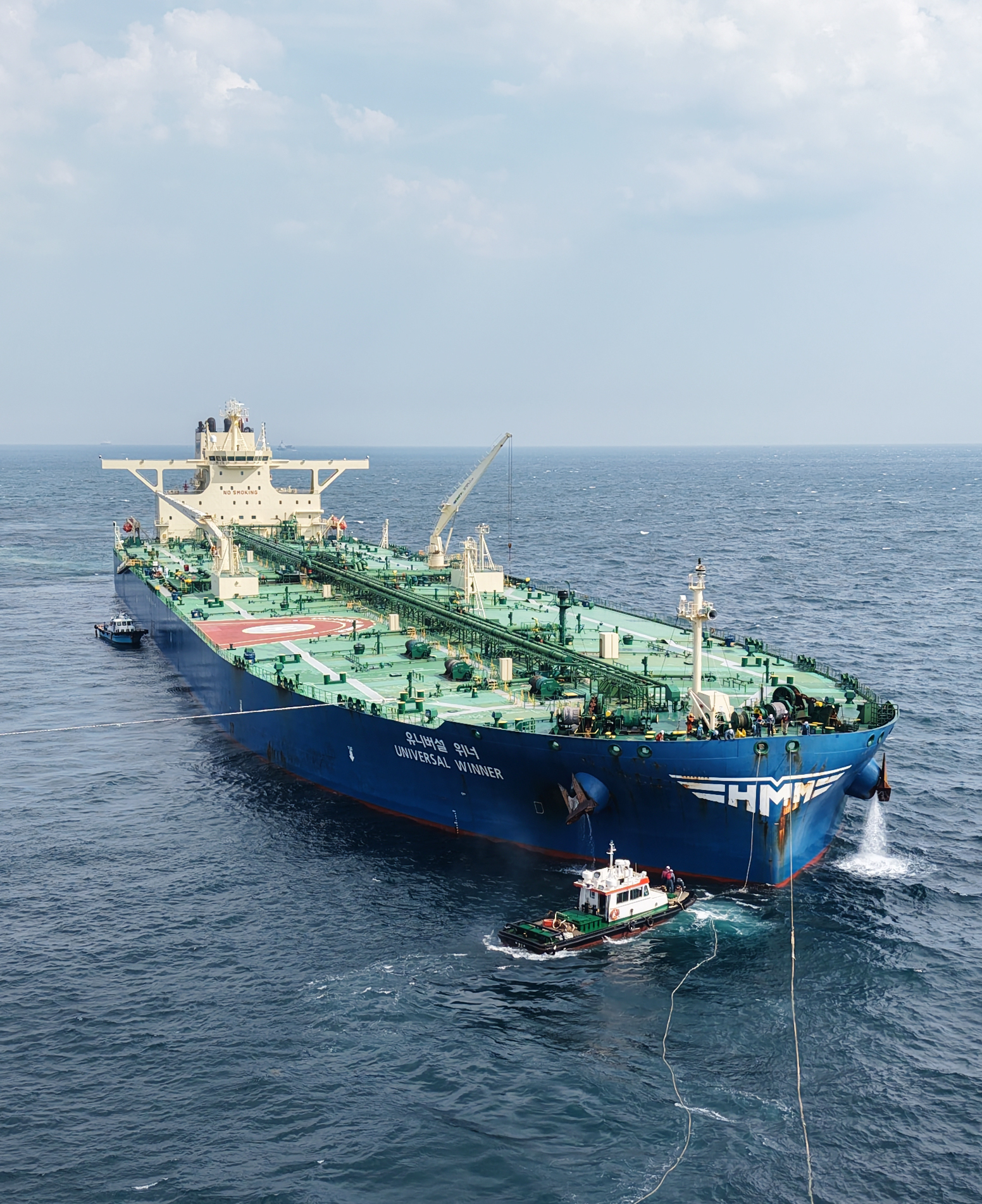 epa13027777 Crude carrier Universal Winner, a South Korean oil tanker operated by Korean shipping company HMM, reaches waters off the southeastern port city of Ulsan, South Korea, 10 June 2026, about three weeks after exiting the Strait of Hormuz, where it had been stranded amid tensions in the Middle East. EPA/YONHAP SOUTH KOREA OUT