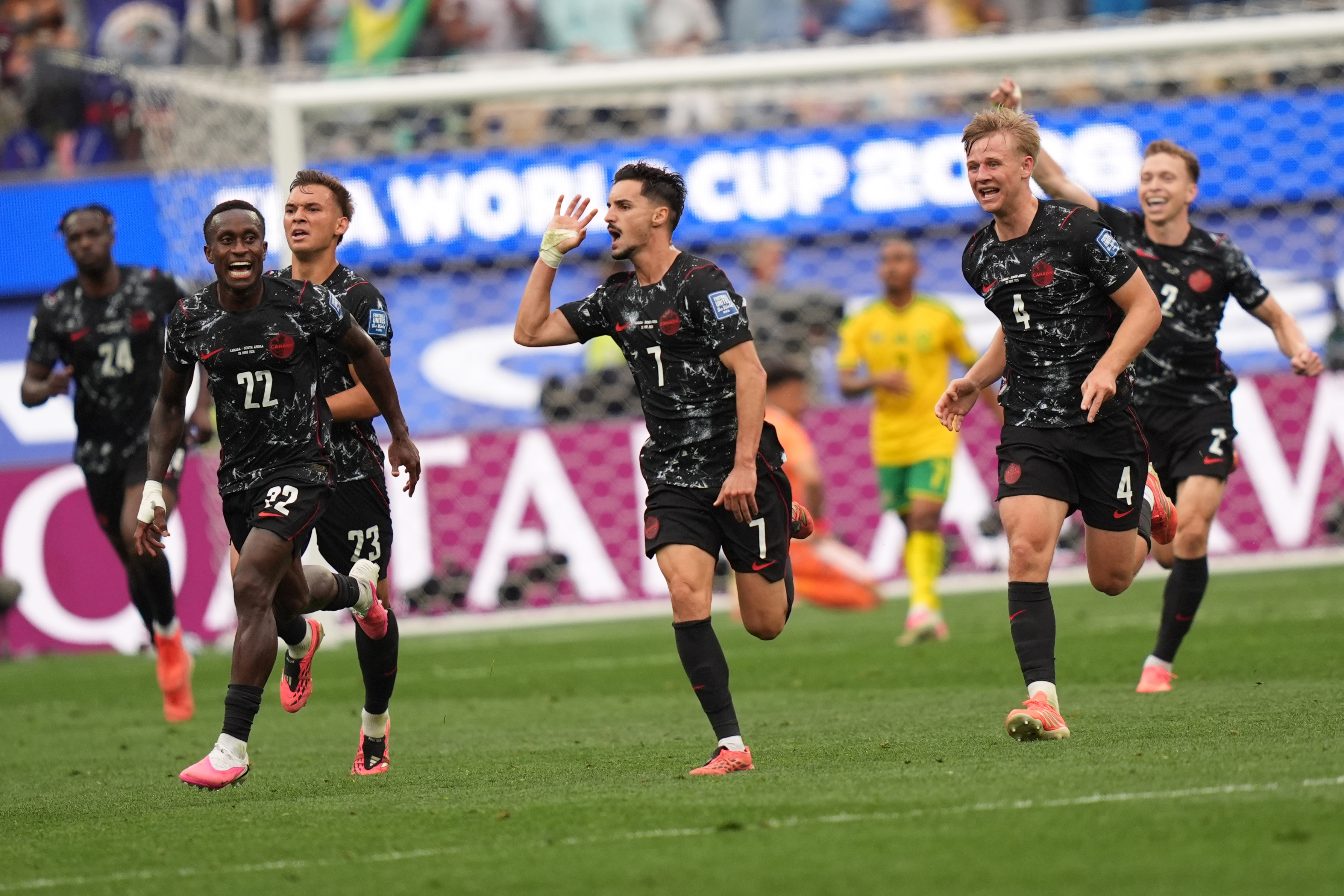 epa13071245 Stephen Eustaquio (C) of Canada celebrates after scoring the 1-0 lead during the FIFA World Cup 2026 Round of 32 match South Africa against Canada, in Los Angeles, USA, 28 June 2026. EPA/SCOTT STRAZZANTE