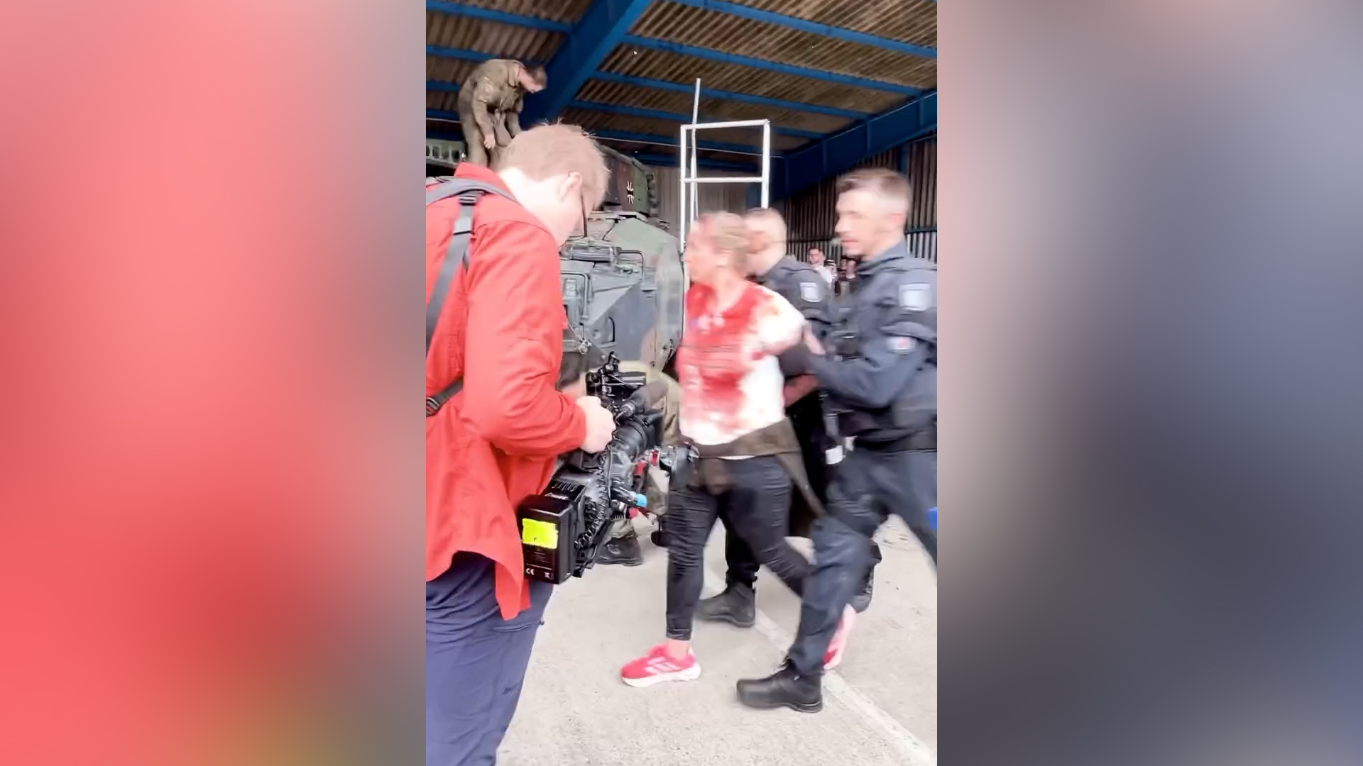 Unna protest arrest.