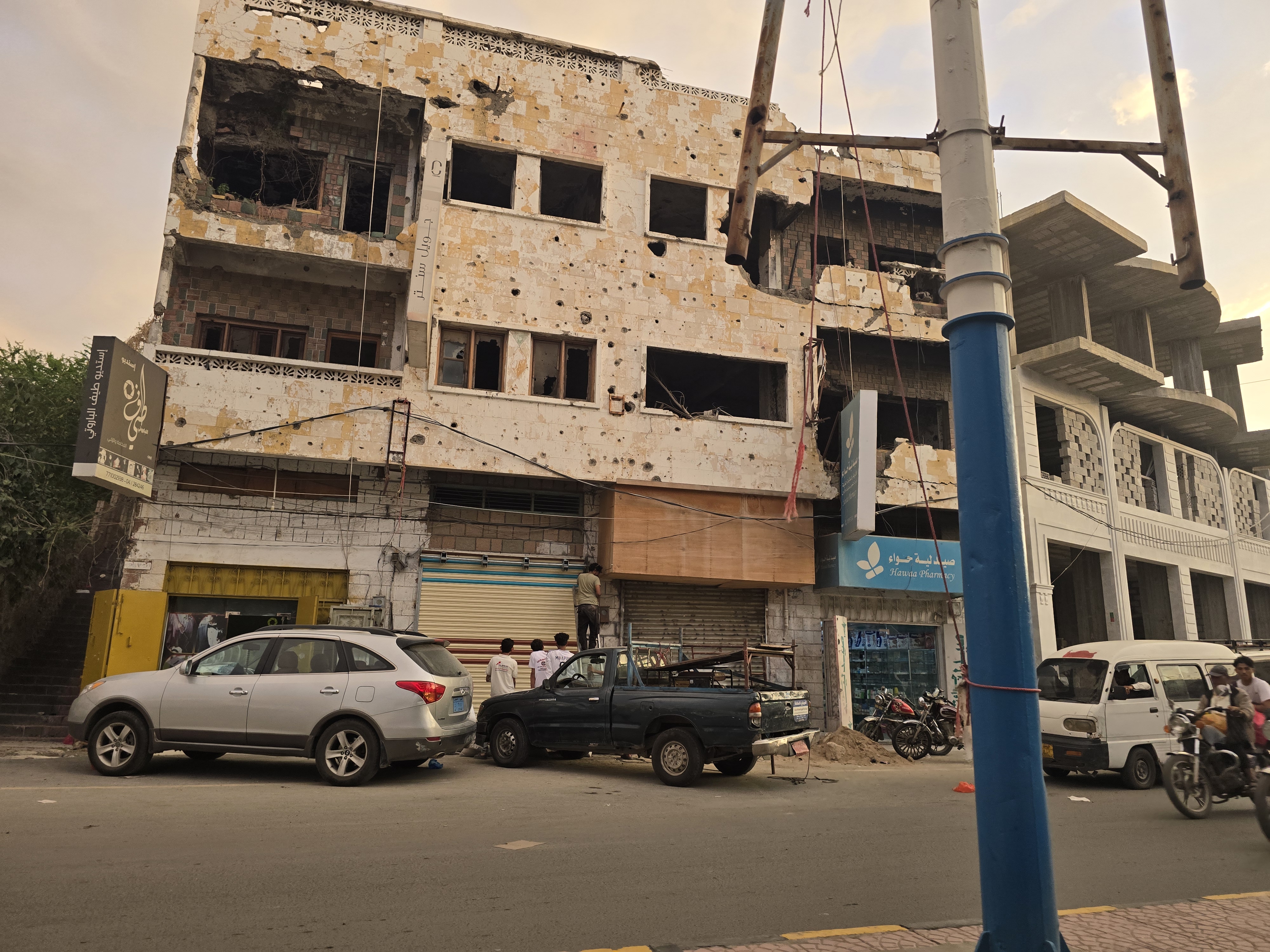 Even in the safe parts of Taiz, damaged homes remain, with the pace of reconstruction in the Yemeni city slow [Al Jazeera]