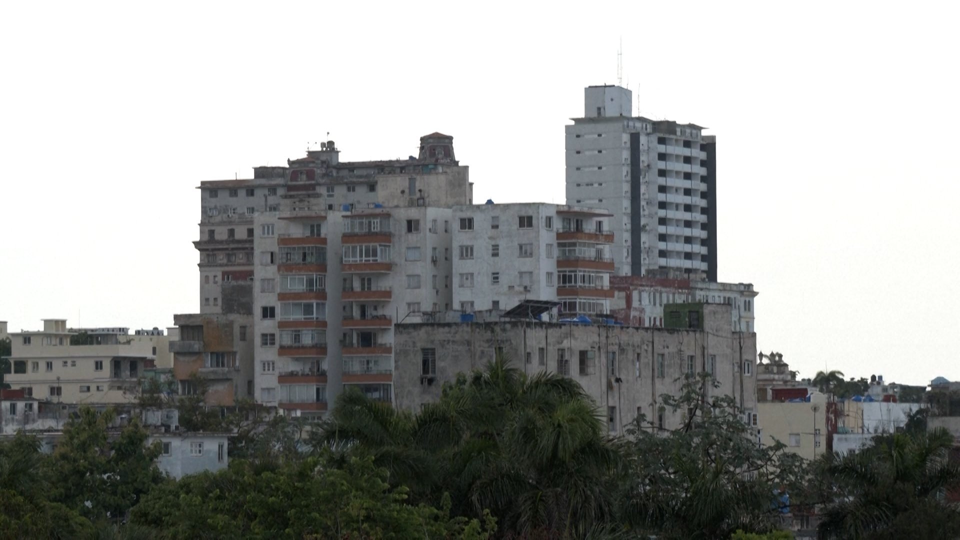 Exhausted Cubans endure blackout as Havana slowly gets power back [Reuters]