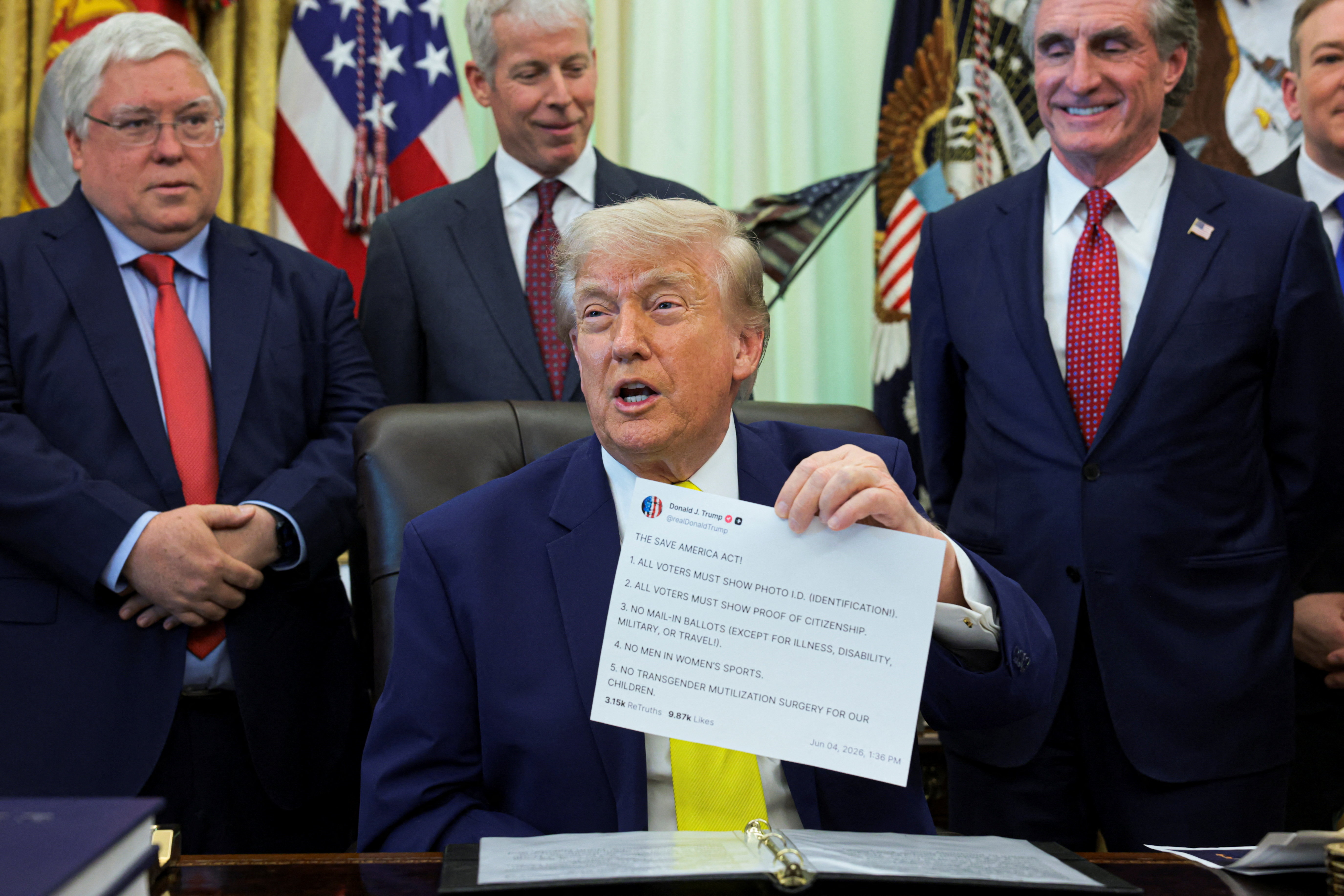 U.S. President Donald Trump shows a printout of his Truth Social post as he delivers remarks to reporters in the Oval Office at the White House in Washington, D.C., U.S., June 4, 2026. REUTERS/Jonathan Ernst REFILE - QUALITY REPEAT