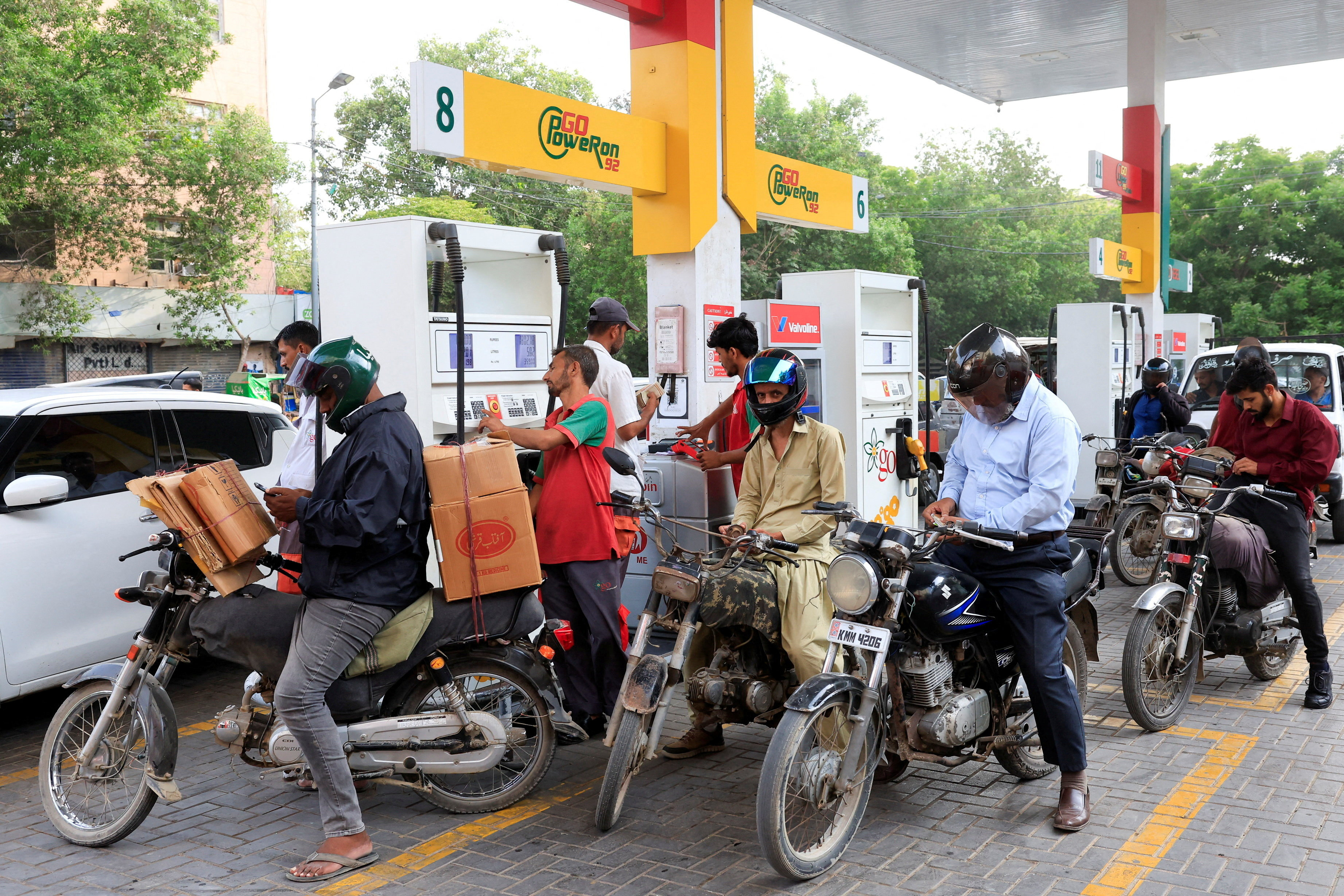 People refuel their vehicles at a petrol station ahead of a nationwide strike called by petrol pump owners in protest against the daily fuel pricing mechanism, in Karachi, Pakistan, July 22, 2026. REUTERS/Akhtar Soomro TPX IMAGES OF THE DAY