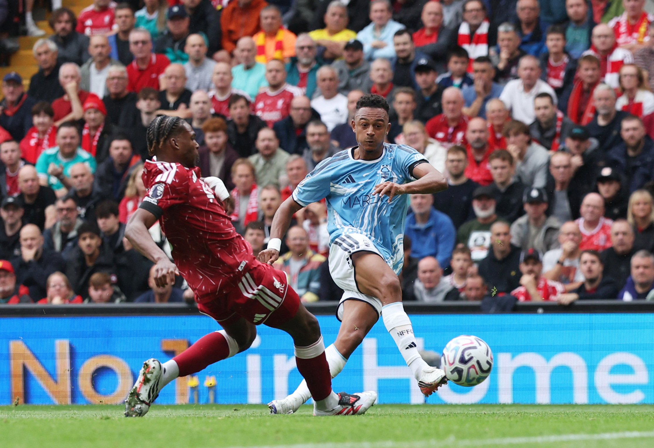 Nottingham Forest's Dan Ndoye scores their first goal