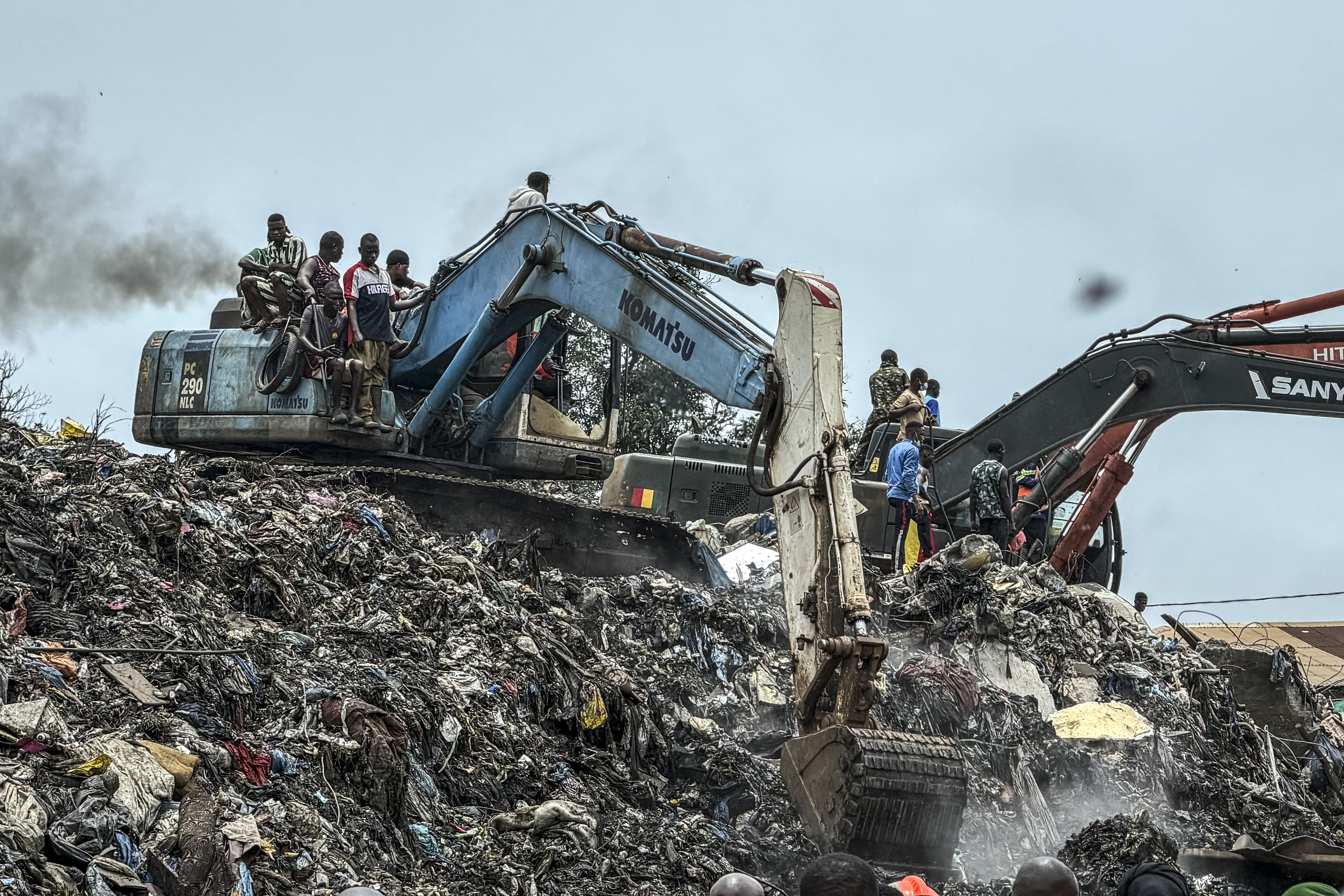 Guinea rescue workers dig for survivors after landfill collapse