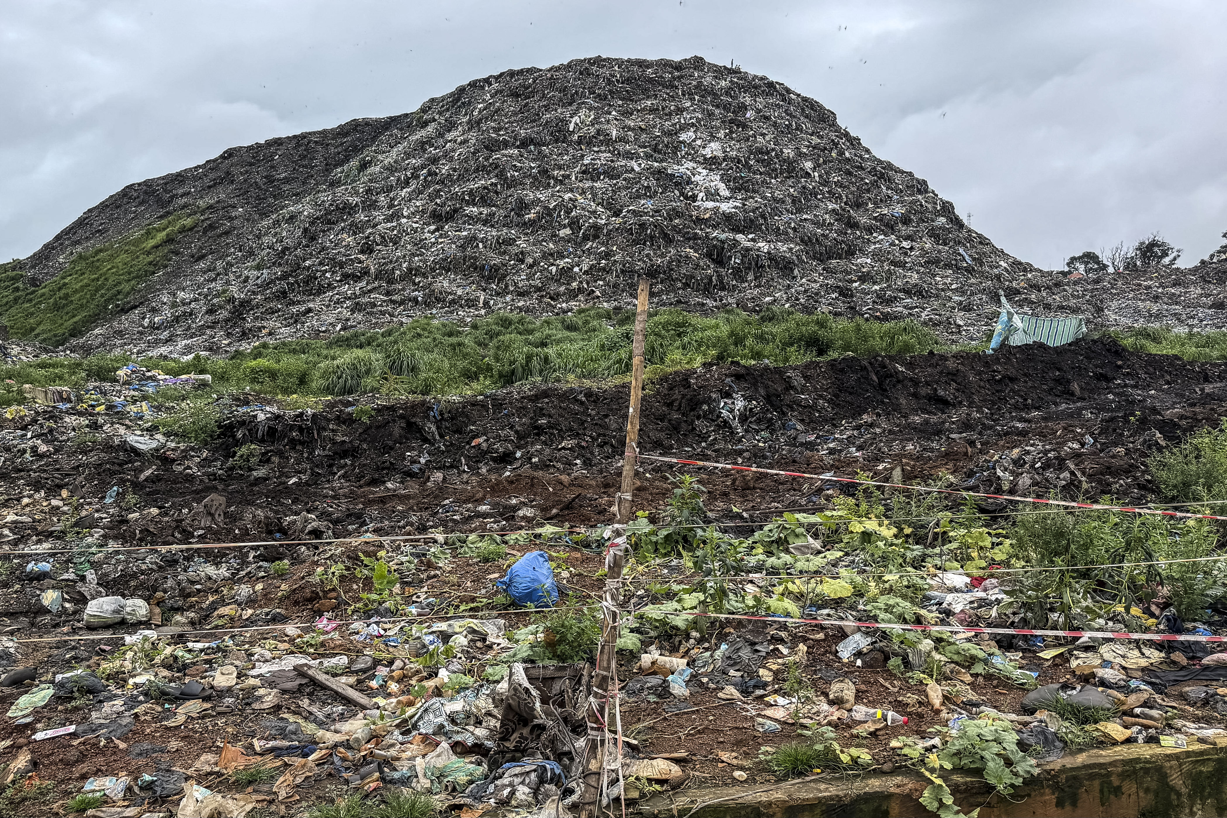 Guinea rescue workers dig for survivors after landfill collapse