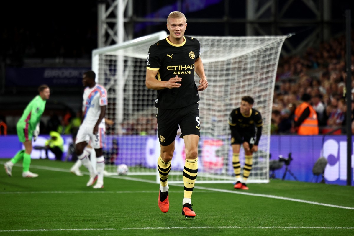 Manchester City's Norwegian striker #09 Erling Haaland celebrates scoring the team's first goal during the English Premier League football