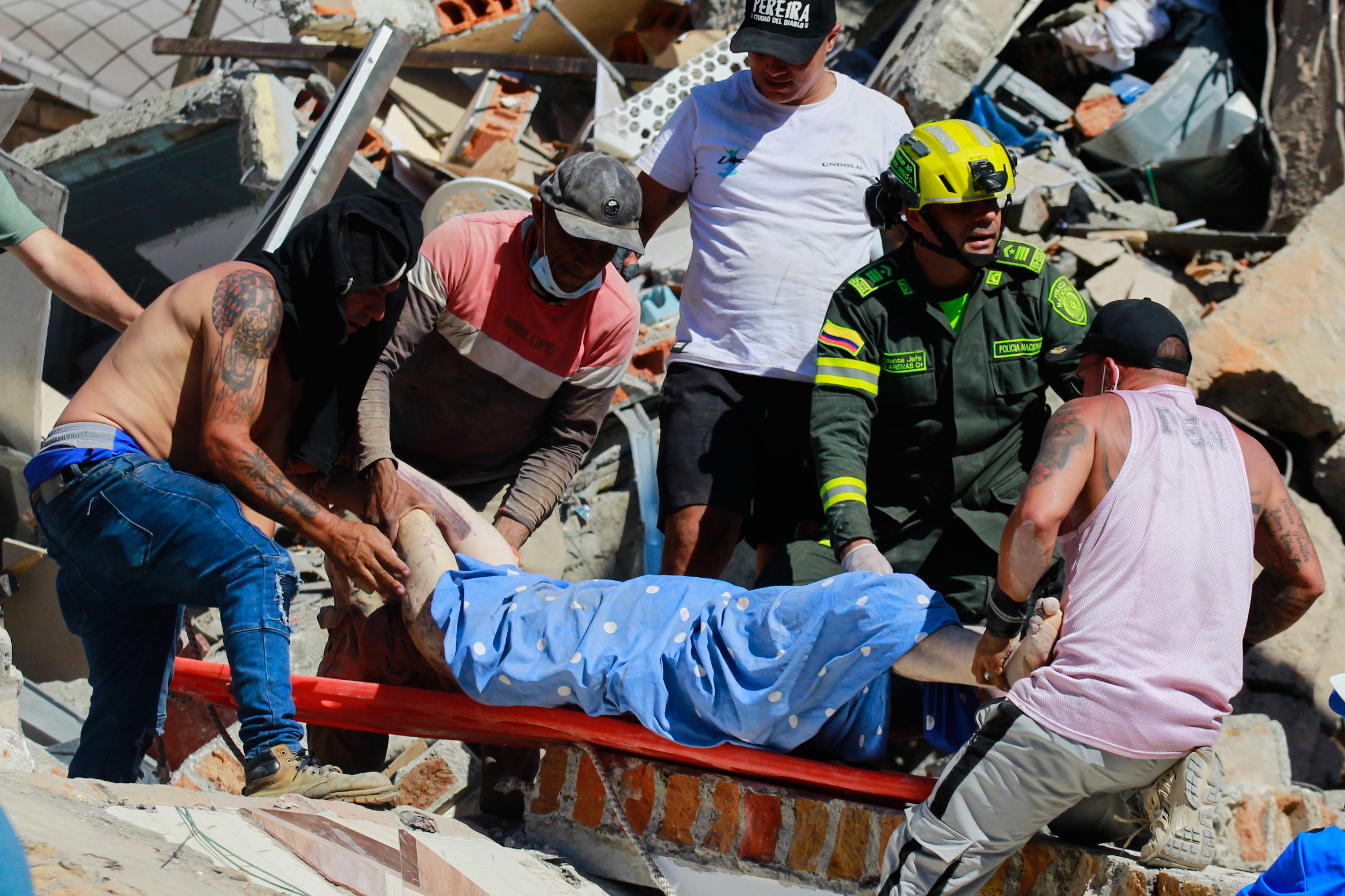 Rescue efforts intensify as quake devastates western Colombia towns