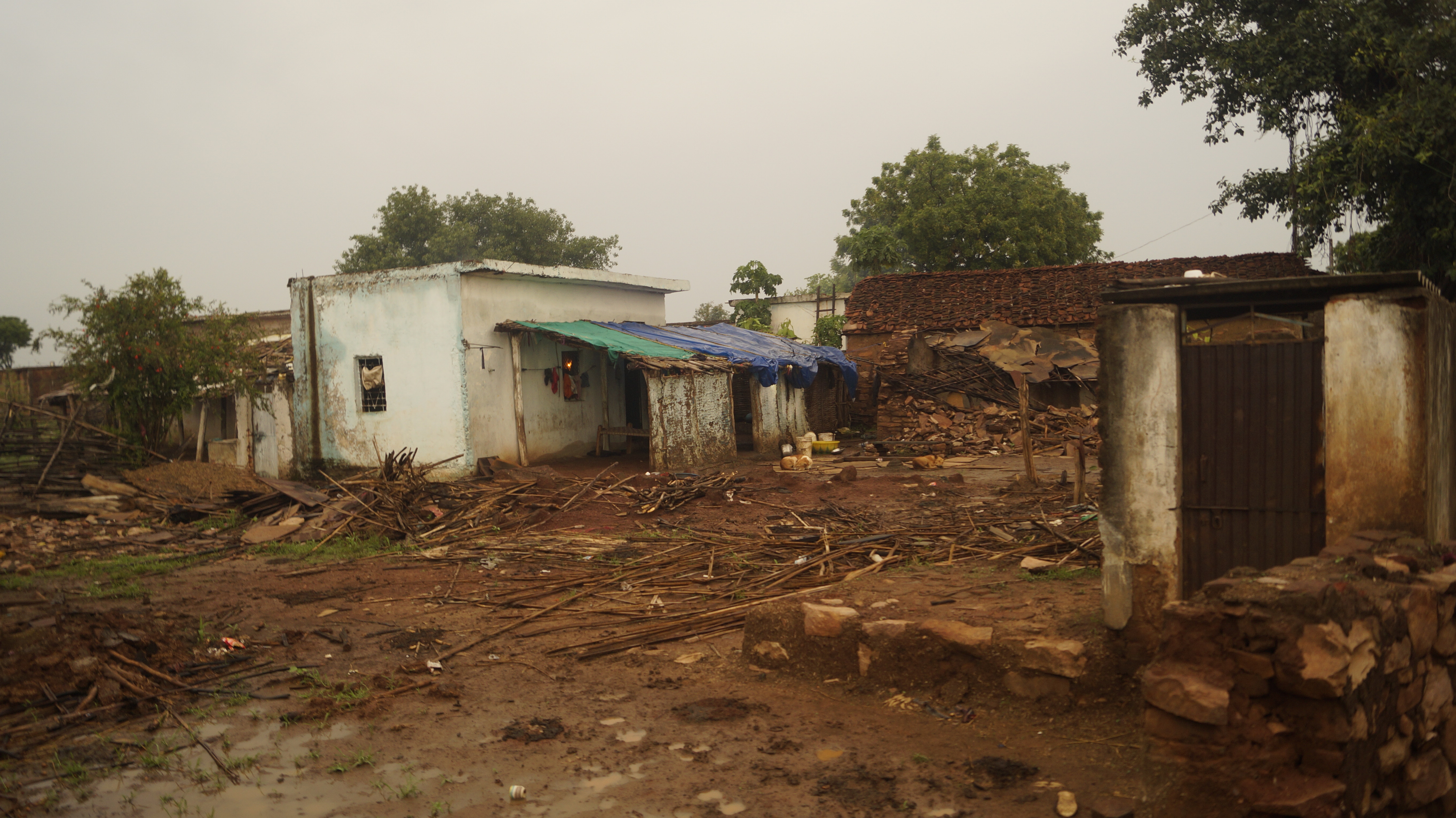 Pooja Gond’s remaining mud house in Pathapur, where she lives while awaiting displacement.