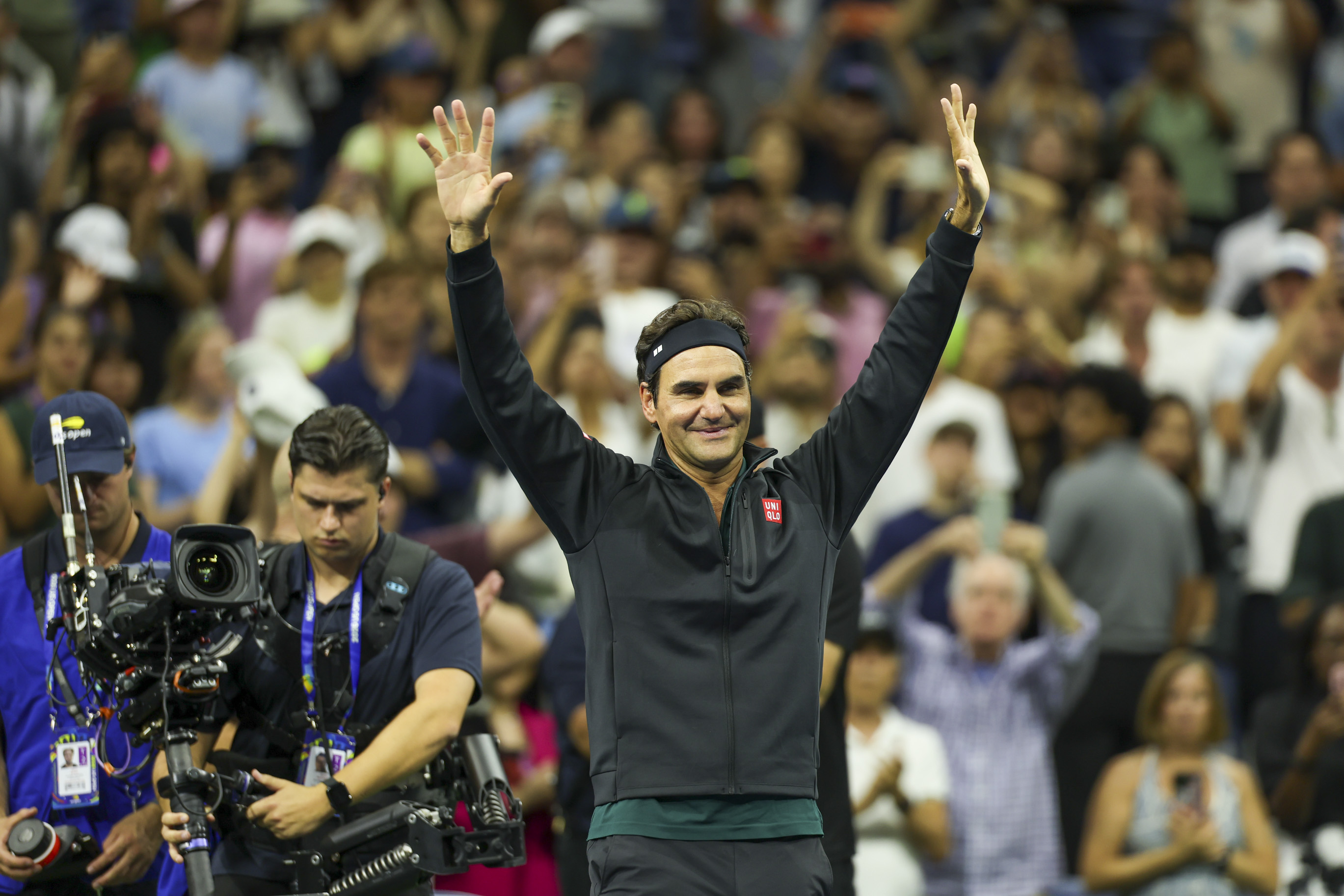 epa13191699 Swiss former tennis player Roger Federer reacts to spectators during the 'Roger Federer: An Icon Returns to New York' exhibition match during US Open Fan Week at Arthur Ashe Stadium in the USTA Billie Jean King National Tennis Center in Flushing Meadows, New York, USA, 25 August 2026. EPA/SARAH YENESEL