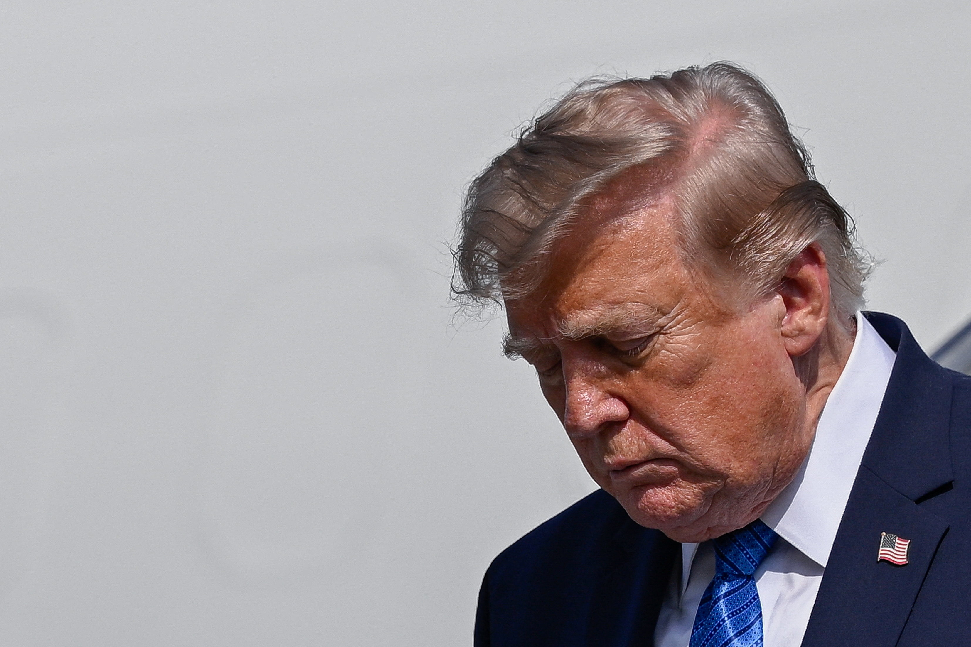 U.S. President Donald Trump disembarks Air Force One at Morristown Municipal Airport in Morristown, New Jersey, U.S., July 31, 2026. REUTERS/Daniel Heuer