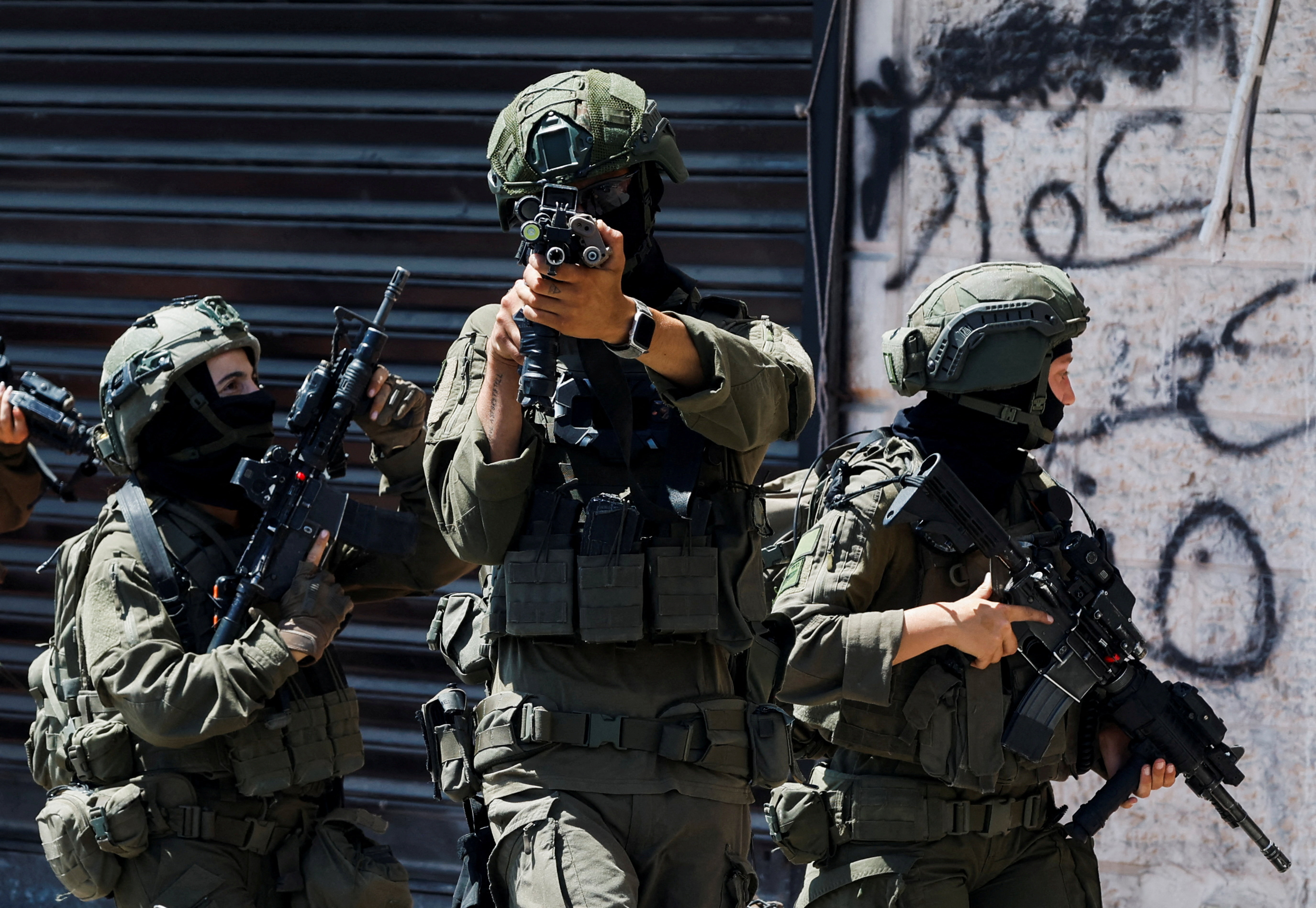 Israeli forces take part in a raid in Qalandia refugee camp, in the Israeli-occupied West Bank, August 5, 2026. REUTERS/Mohammed Torokman TPX IMAGES OF THE DAY