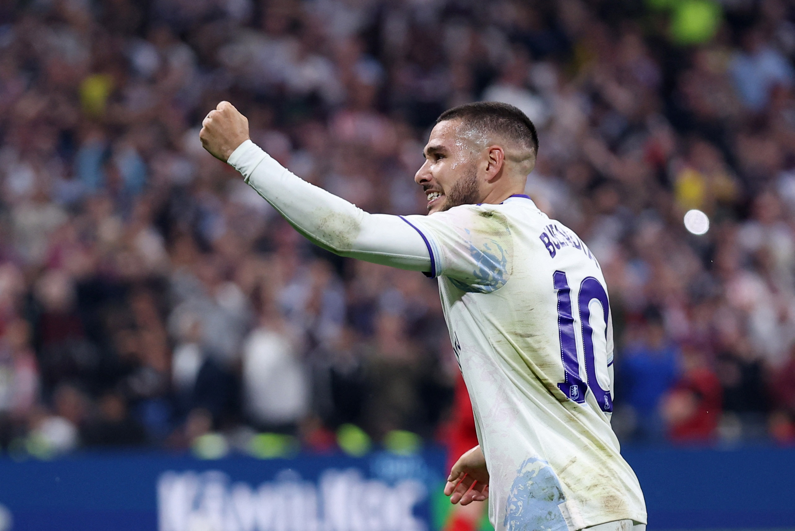 Soccer Football - UEFA Europa League - Final - SC Freiburg v Aston Villa - Besiktas Park, Istanbul, Turkey - May 20, 2026 Aston Villa's Emiliano Buendia celebrates after Morgan Rogers scores their third goal REUTERS/Umit Bektas