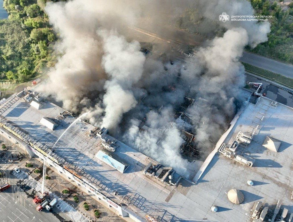 Firefighters work at the site of a shopping mall hit by Russian drone strikes in Kryvyi Rih, amid Russia's attack on Ukraine, in Dnipropetrovsk region, Ukraine August 21, 2026. Head of the Dnipropetrovsk Regional Military Administration Oleksandr Hanzha via Telegram/Handout via REUTERS ATTENTION EDITORS - THIS IMAGE HAS BEEN SUPPLIED BY A THIRD PARTY. DO NOT OBSCURE LOGO. NO RESALES. NO ARCHIVES.
