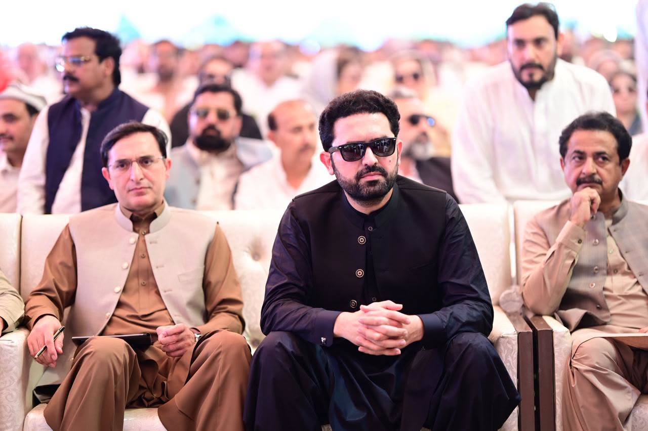 Sohail Afridi sitting with Gohar Ali Khan, PTI's chairman in Imran Khan's absence. [Courtesy of Sohail Afridi Official Facebook page]