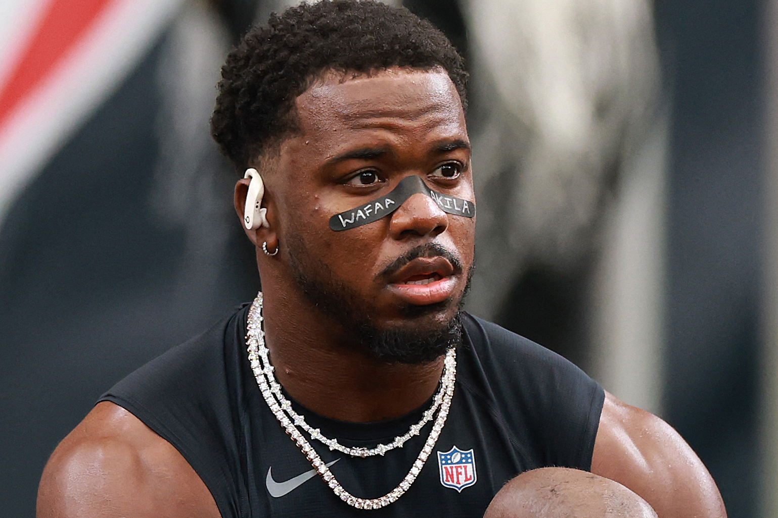HOUSTON, TEXAS - SEPTEMBER 20: Azeez al-Shaair #0 of the Houston Texans warms up prior to the game against the Cincinnati Bengals at NRG Stadium on September 20, 2026 in Houston, Texas. Kenneth Richmond/Getty Images/AFP (Photo by Kenneth Richmond / GETTY IMAGES NORTH AMERICA / Getty Images via AFP)