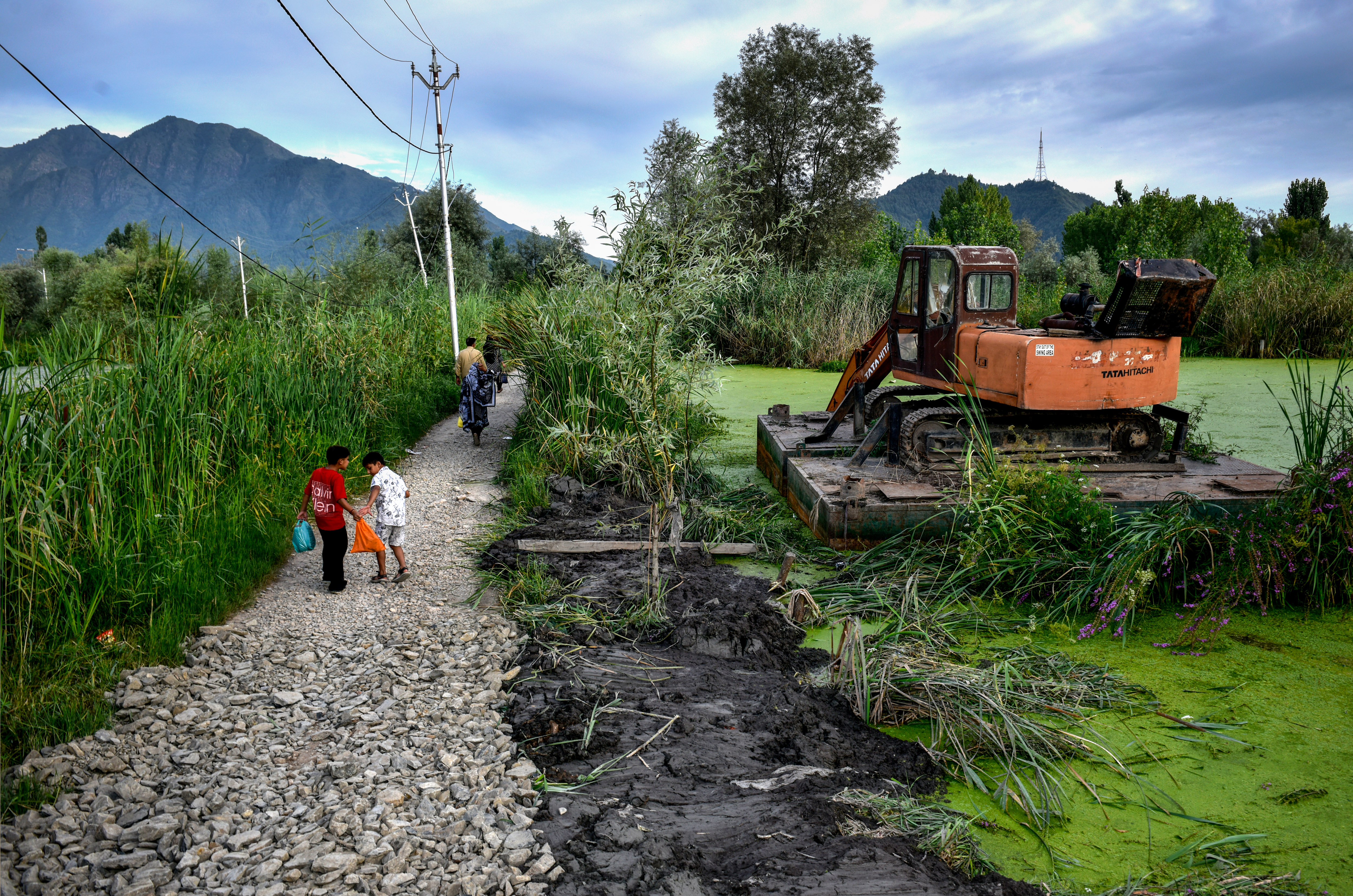 Kashmir's iconic Dal Lake faces environmental and climate challenges