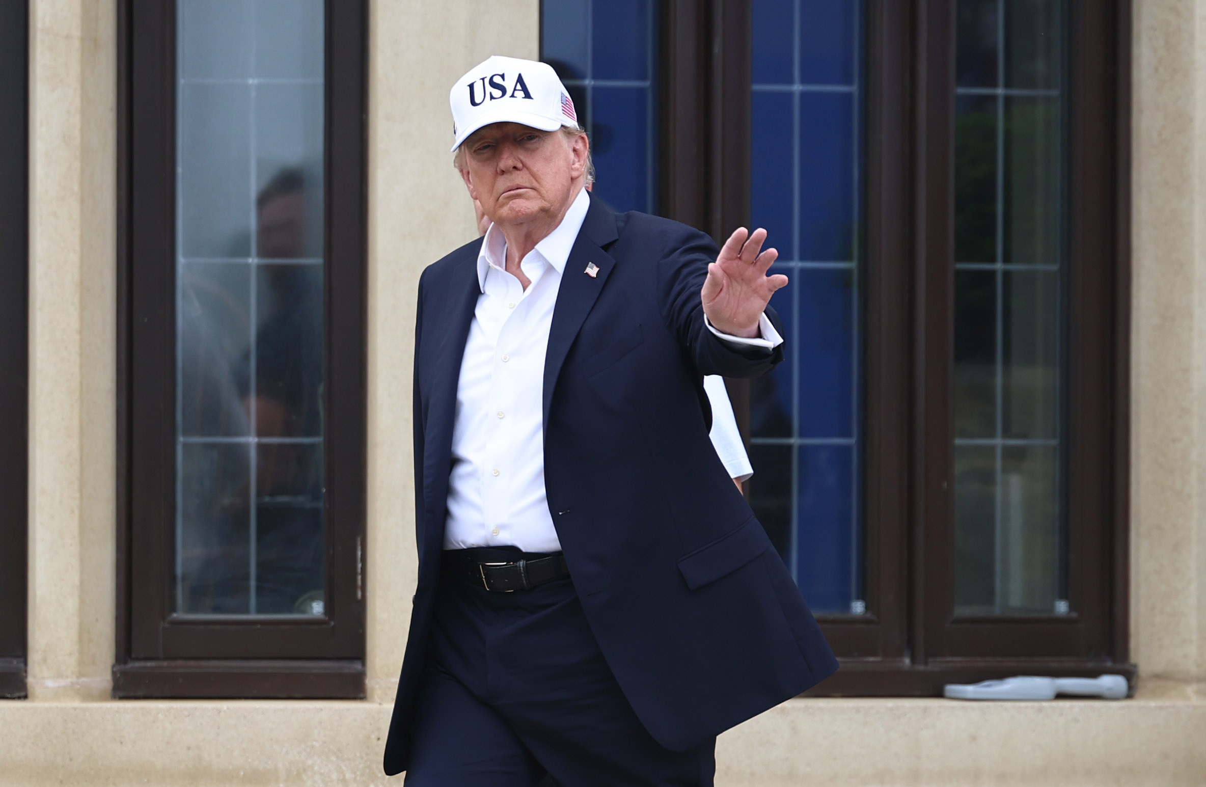 epa13236584 US President Donald Trump visits Trump International Golf Links and Hotel in Doonbeg, Ireland, 13 September 2026. Trump is on a two-day visit to Ireland that includes attending the Amgen Irish Open at his Doonbeg golf course. EPA/NEIL HALL