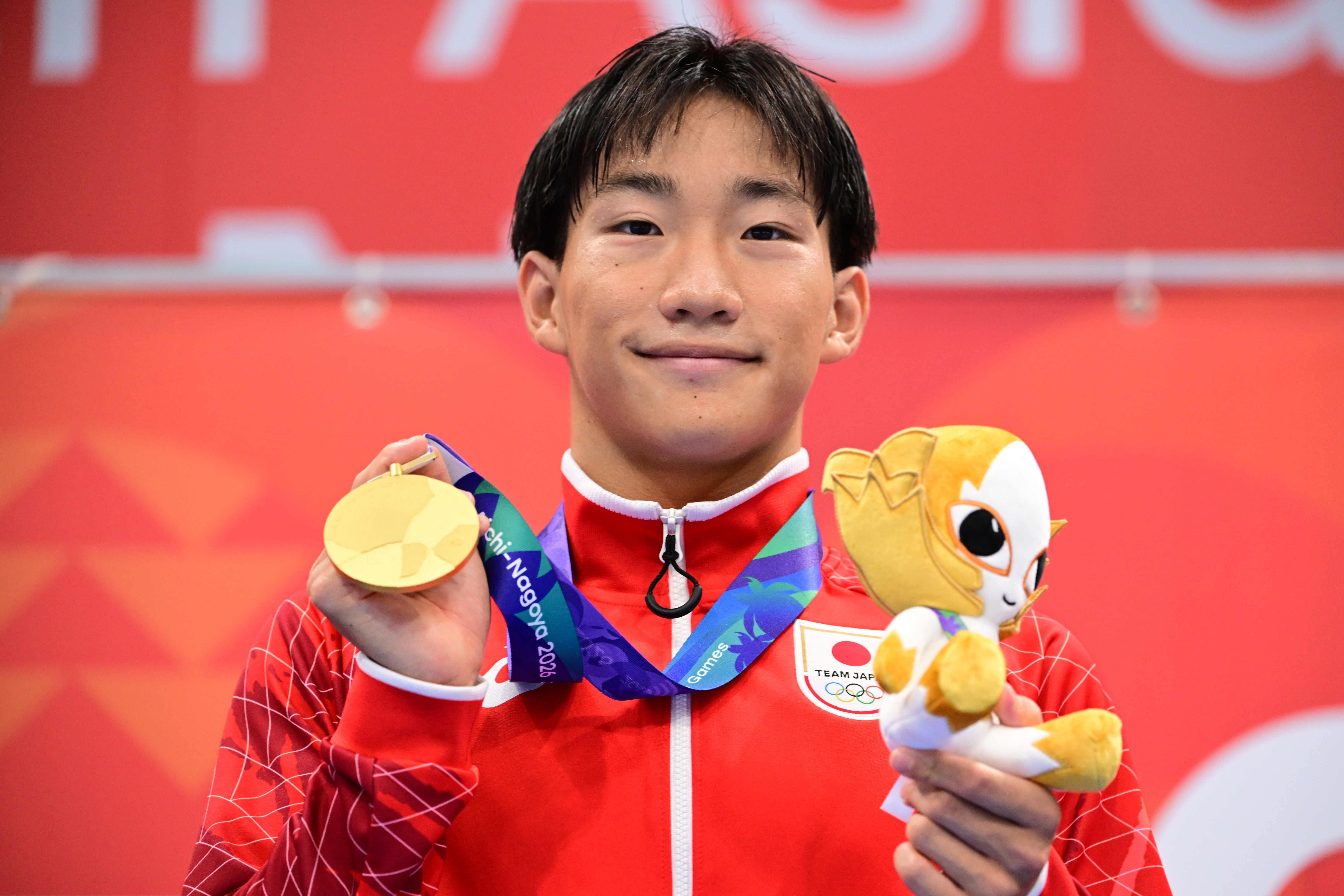 TOKYO, JAPAN - SEPTEMBER 24: Gold medalist Shin Ohashi of Japan poses on the podium at the medal ceremony for the Swimming Men's 200m Breaststroke on day five of the 20th Asian Games Aichi-Nagoya at Tokyo Aquatics Centre on September 24, 2026 in Tokyo, Japan. (Photo by Atsushi Tomura/Getty Images)