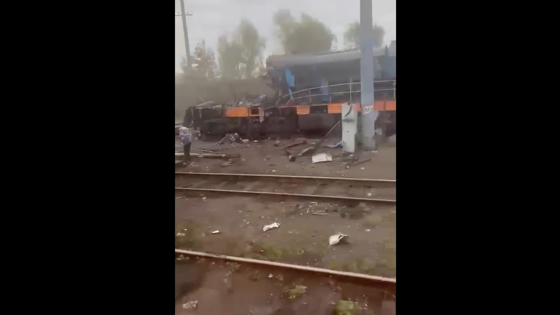 Russia hits Ukrainian train shortly after Boris Johnson leaves station