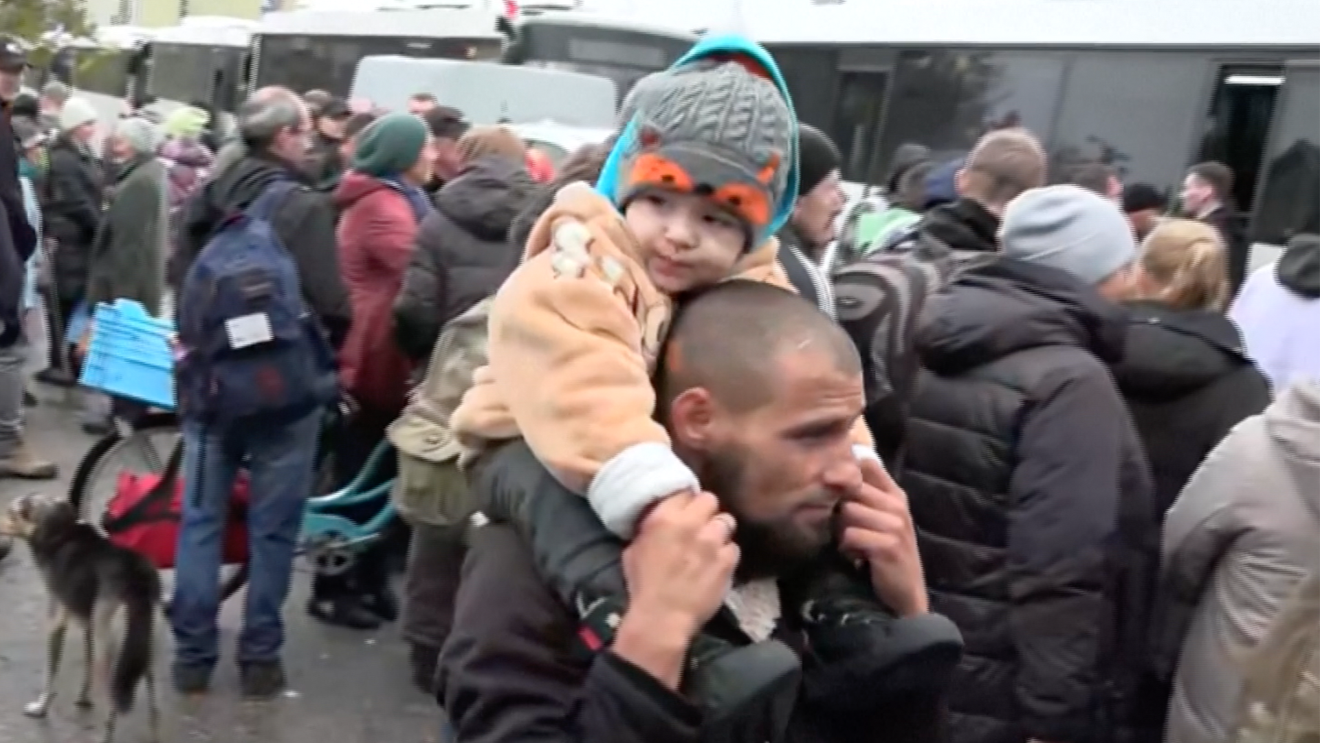People attend an evacuation from the Russian-occupied city of Oleshky on October 30, 2026