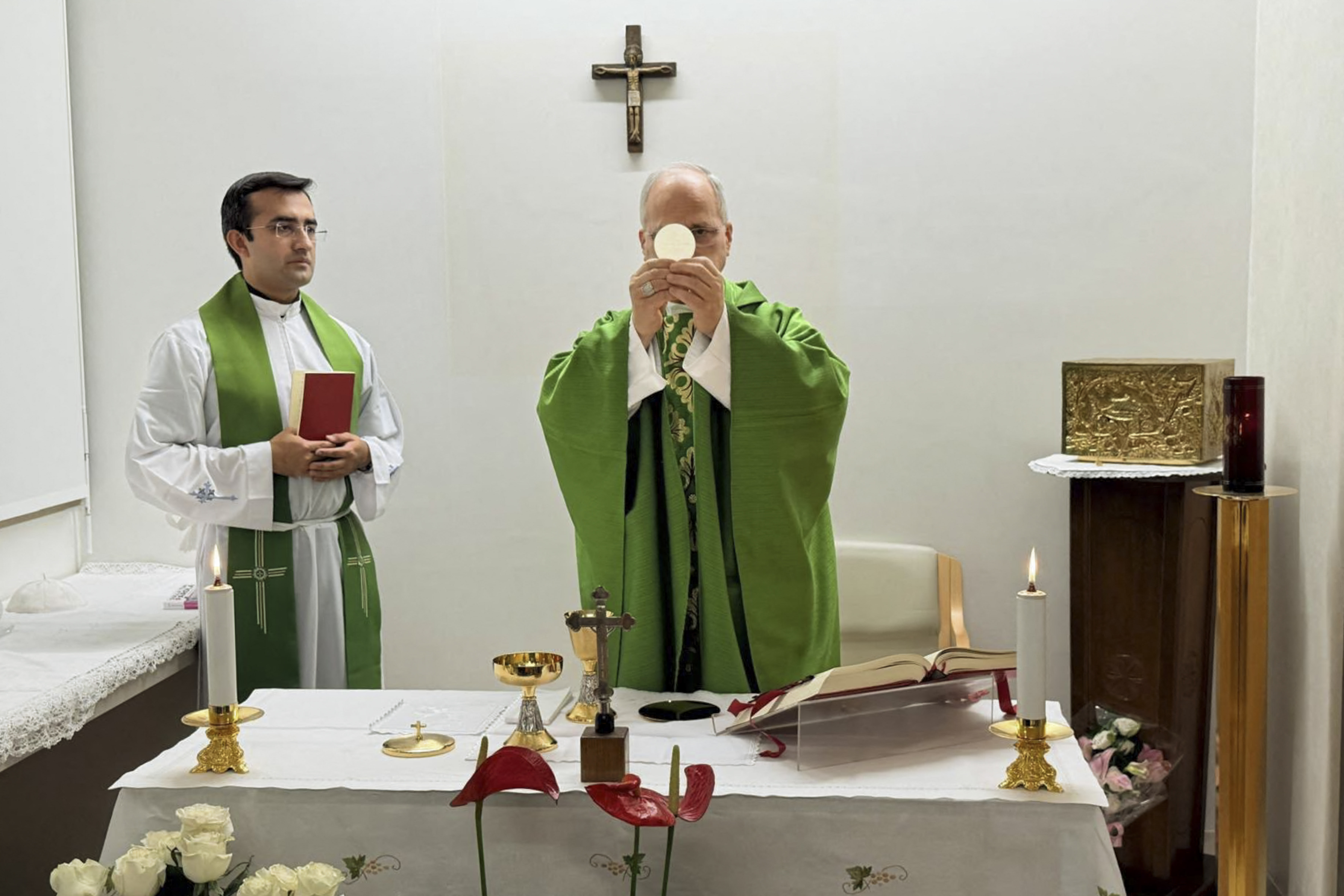 This photo taken and handout on October 16, 2026 by The Vatican Media shows Pope Leo XIV leading a mass at the Gemelli University Hospital in Rome, where Pope Leo XIV is recovering after undergoing surgery to remove a cancerous tumour from his right lung. (Photo by Handout / VATICAN MEDIA / AFP) / RESTRICTED TO EDITORIAL USE - MANDATORY CREDIT "AFP PHOTO / VATICAN MEDIA" - HANDOUT - NO MARKETING NO ADVERTISING CAMPAIGNS - DISTRIBUTED AS A SERVICE TO CLIENTS