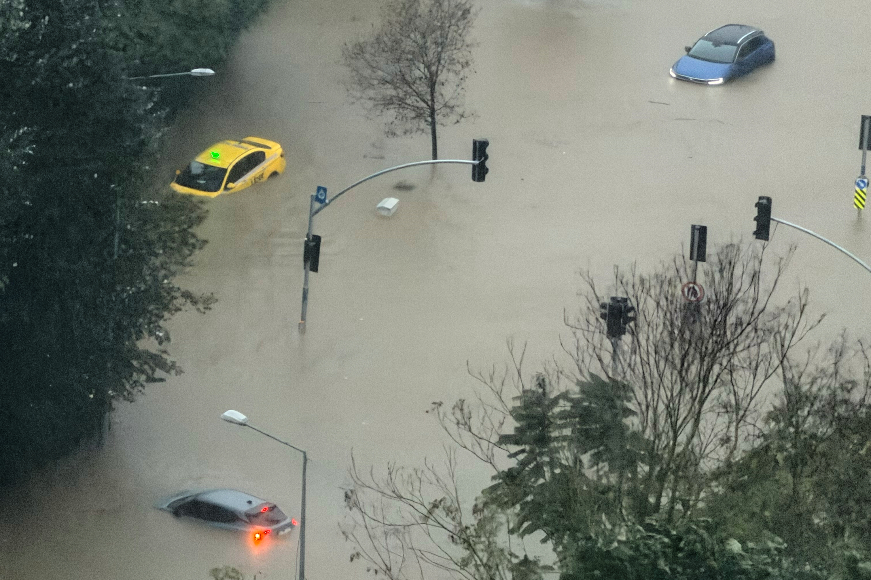 Vehicles are stranded in a partially flooded highway during heavy rains in Istanbul, Turkey, Wednesday, Oct. 14, 2026. (AP Photo/Egecan Ozguner)