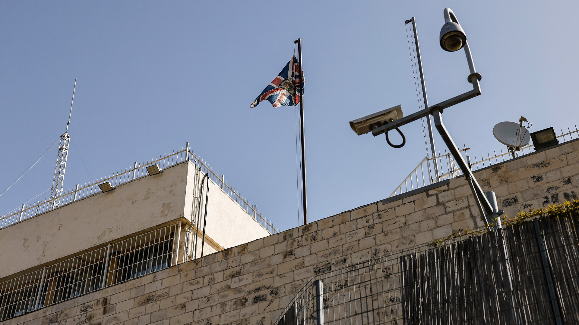 The British government says it will retain its presence in occupied East Jerusalem after Israel removed its consulate sign in retaliation for a new wave of UK sanctions. Israel announced that 20 British diplomats, including the consul general, would have to leave the country.